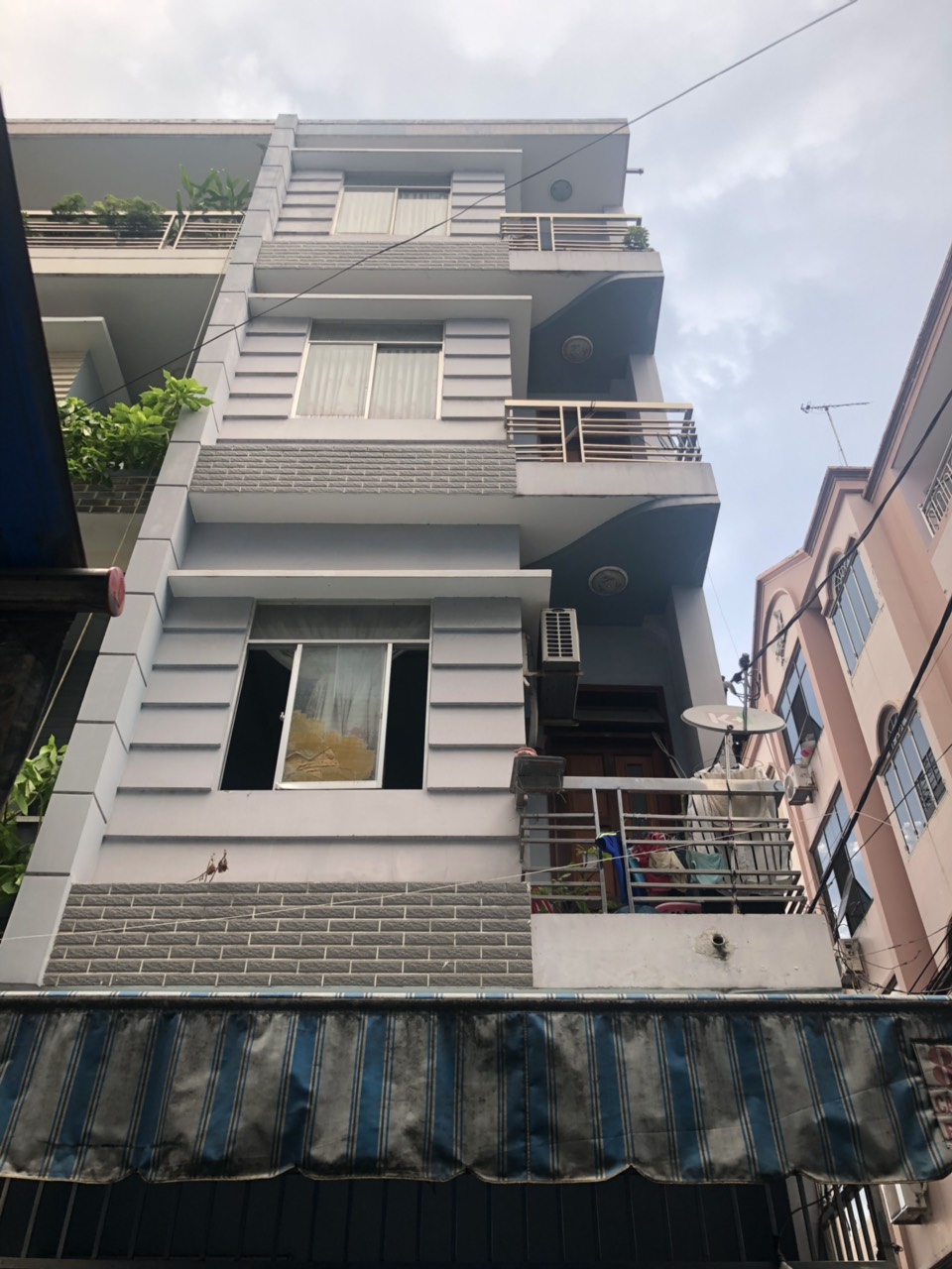 Bán nhà mặt phố đường Nguyễn Thái Bình quận Tân Bình, DT 4x15m, nhà 3 lầu, thuê 45tr giá 15.5 tỷ