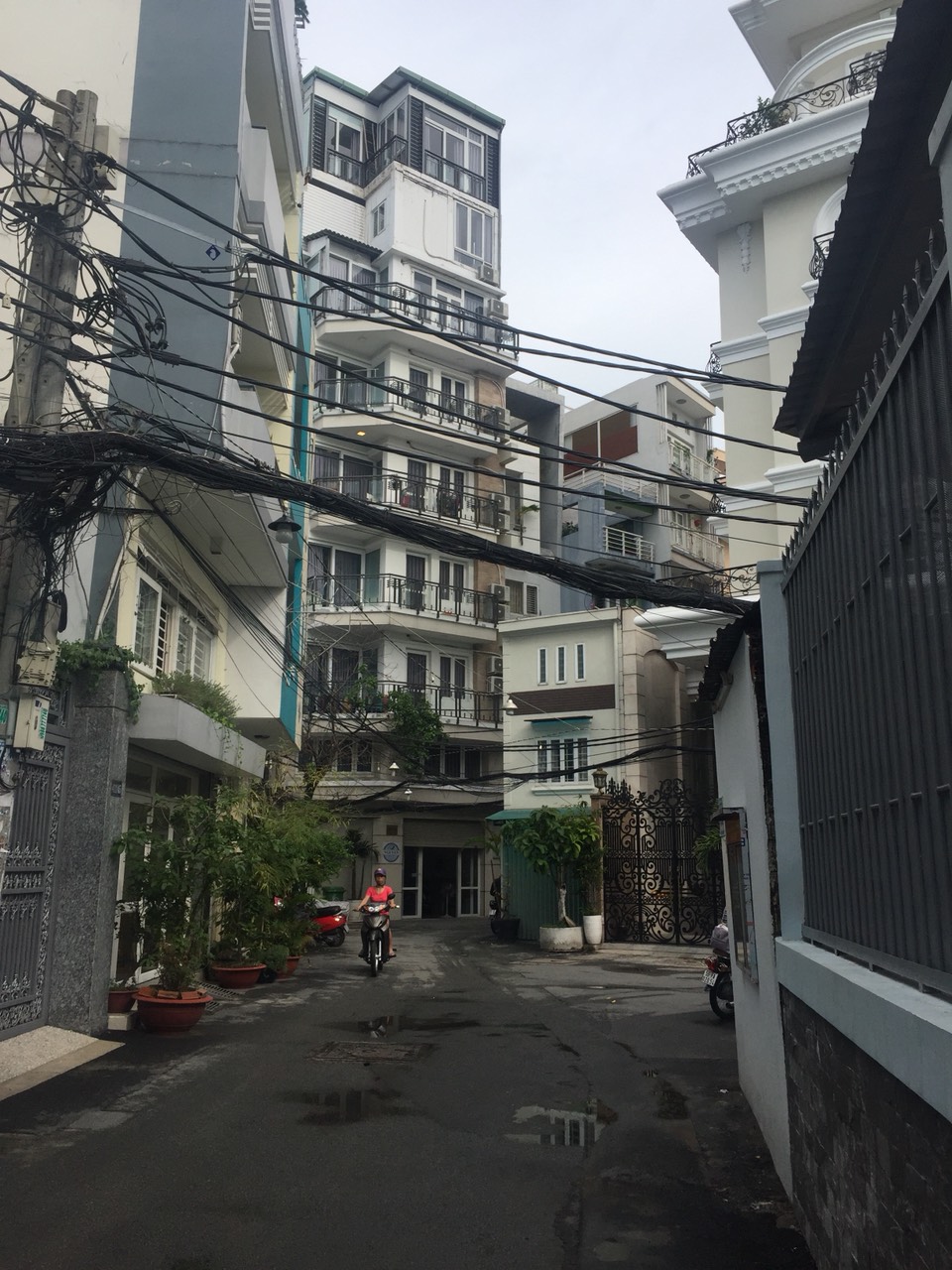 Bán nhà khu vip K300, đường Lê Duy Nhuận, Tân Bình, 3.5x11m, 6 tầng chỉ 6.5 tỷ vào ở ngay.