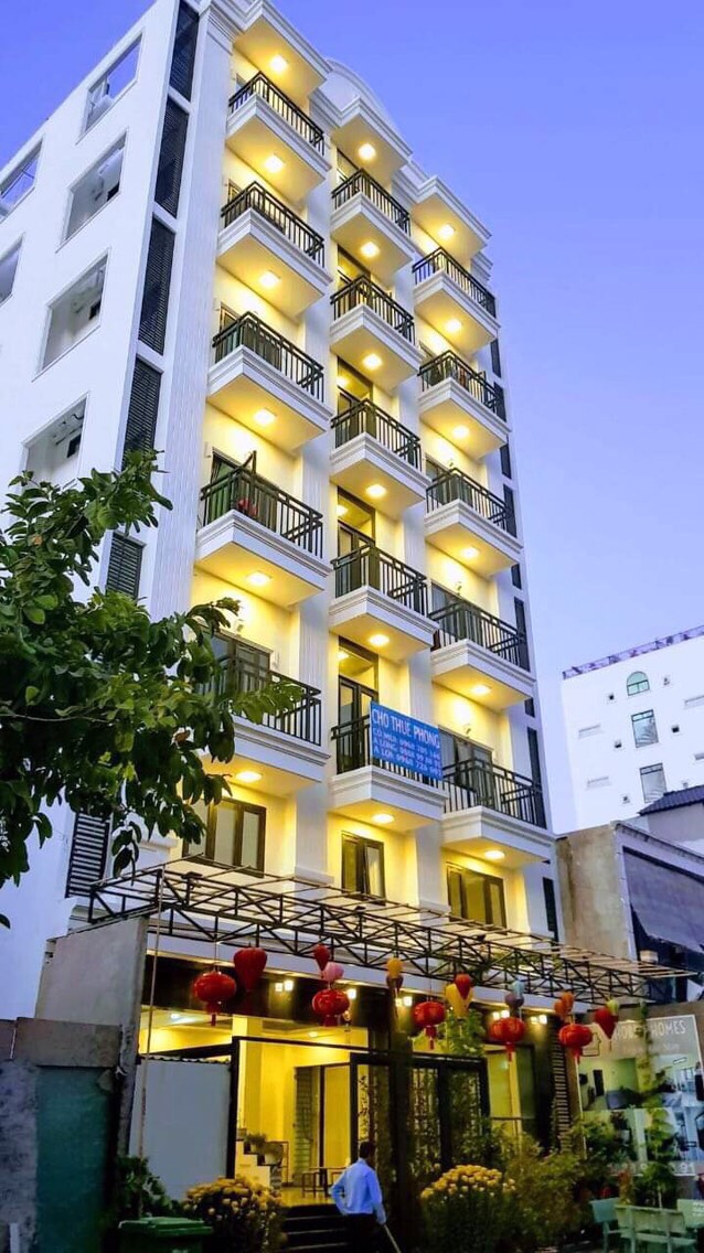 Bán gấp khách sạn Hà Vy 16 - 18 góc Đỗ Quang Đẩu - Bùi Viện, Q1. Giá đầu tư 93 tỷ. 0798334668