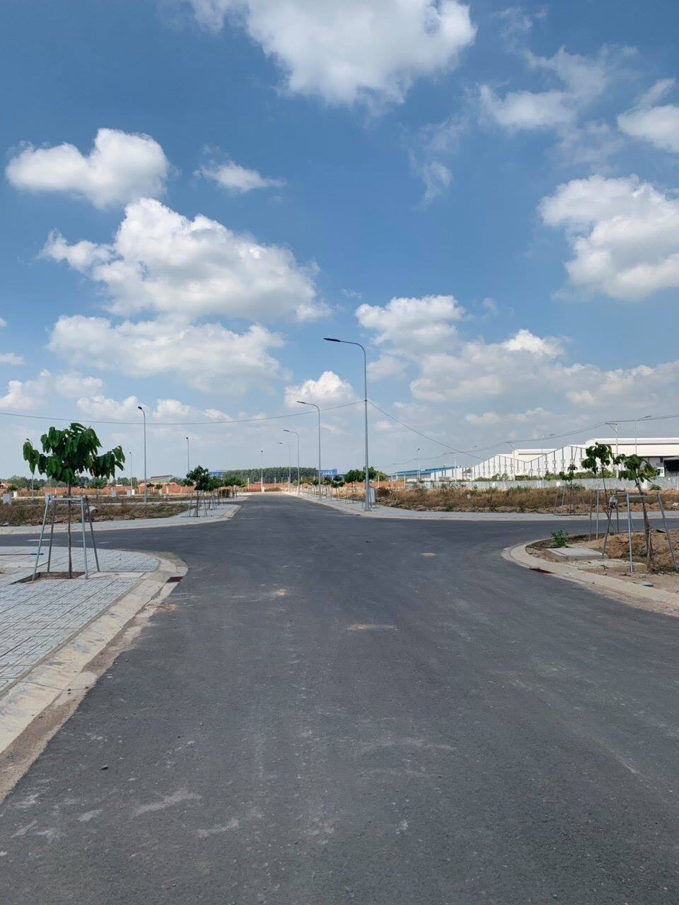 Bán đất mặt tiền đường Nguyễn Hữu Trí cách chợ Đệm 500m, SHR, giá 900tr