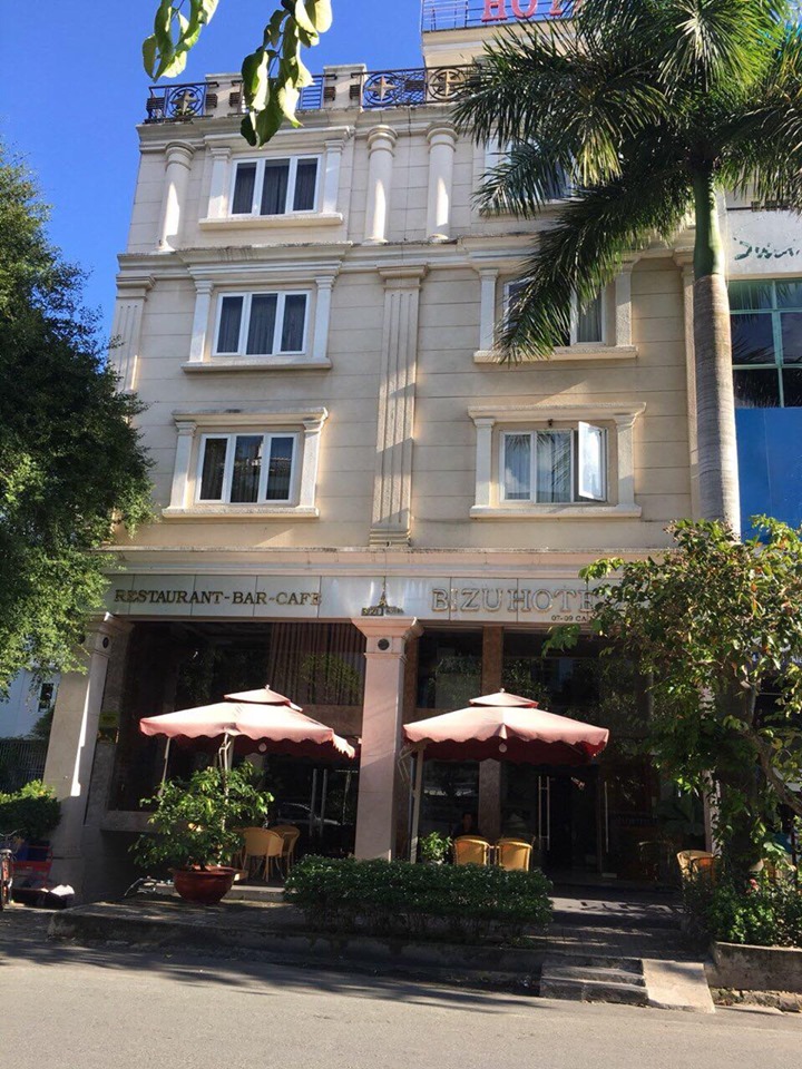 Bán khách sạn cao cấp căn góc công viên khu Phú Mỹ Hưng, Quận 7, xây 5 lầu mới 100%, có 18 phòng