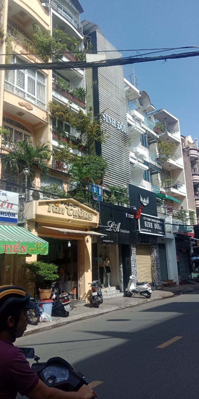 Siêu hot! Bán nhà HXH An Dương Vương Q5,DT: 4.1x12,3 lầu. Giá chỉ: 9.3 tỷ.