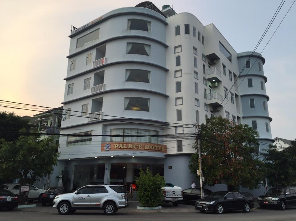 Khách sạn cần bán đường Nguyễn Thị Thập quận 7,192 CHDV,thu nhập 1,3 tỷ/tháng.Giá 165 tỷ