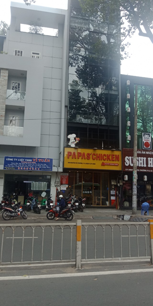 Bán nhà mặt tiền đường Trần Phú, Quận 5, 6 lầu thang máy ( tặng nội thất ddang kinh doanh ).
