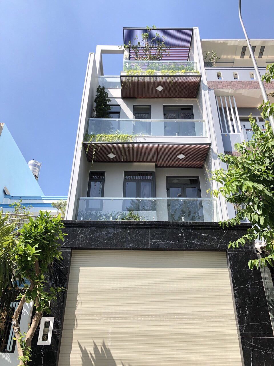 Bán nhà mới đẹp mặt tiền đường 20m  Phạm Hữu Lầu, Q7, Dt 5x18m, 3 lầu, ST. Giá 11 tỷ