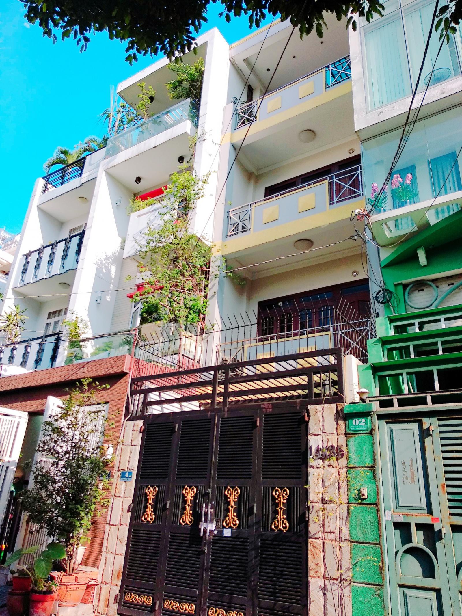 Định cư bán gấp nhà riêng đường Nguyễn Thái Bình, 2 Xe tải né nhau trước nhà