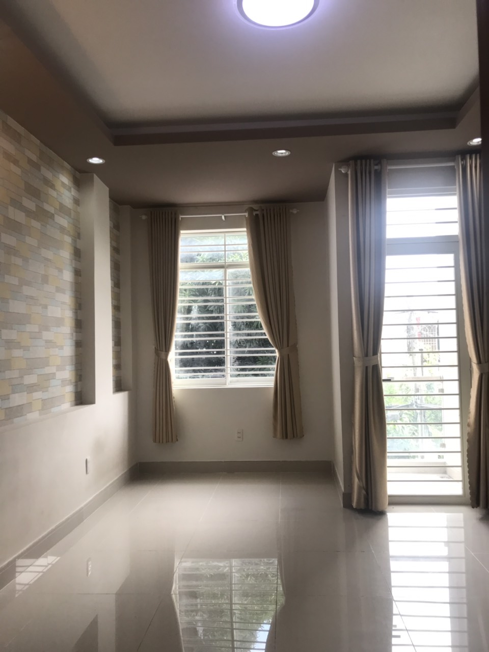 định cư sang Mỹ bán gấp nhà HXH Trần Phú Q5, gần Nguyễn Văn Cừ, Giá chỉ: 8.6 tỷ