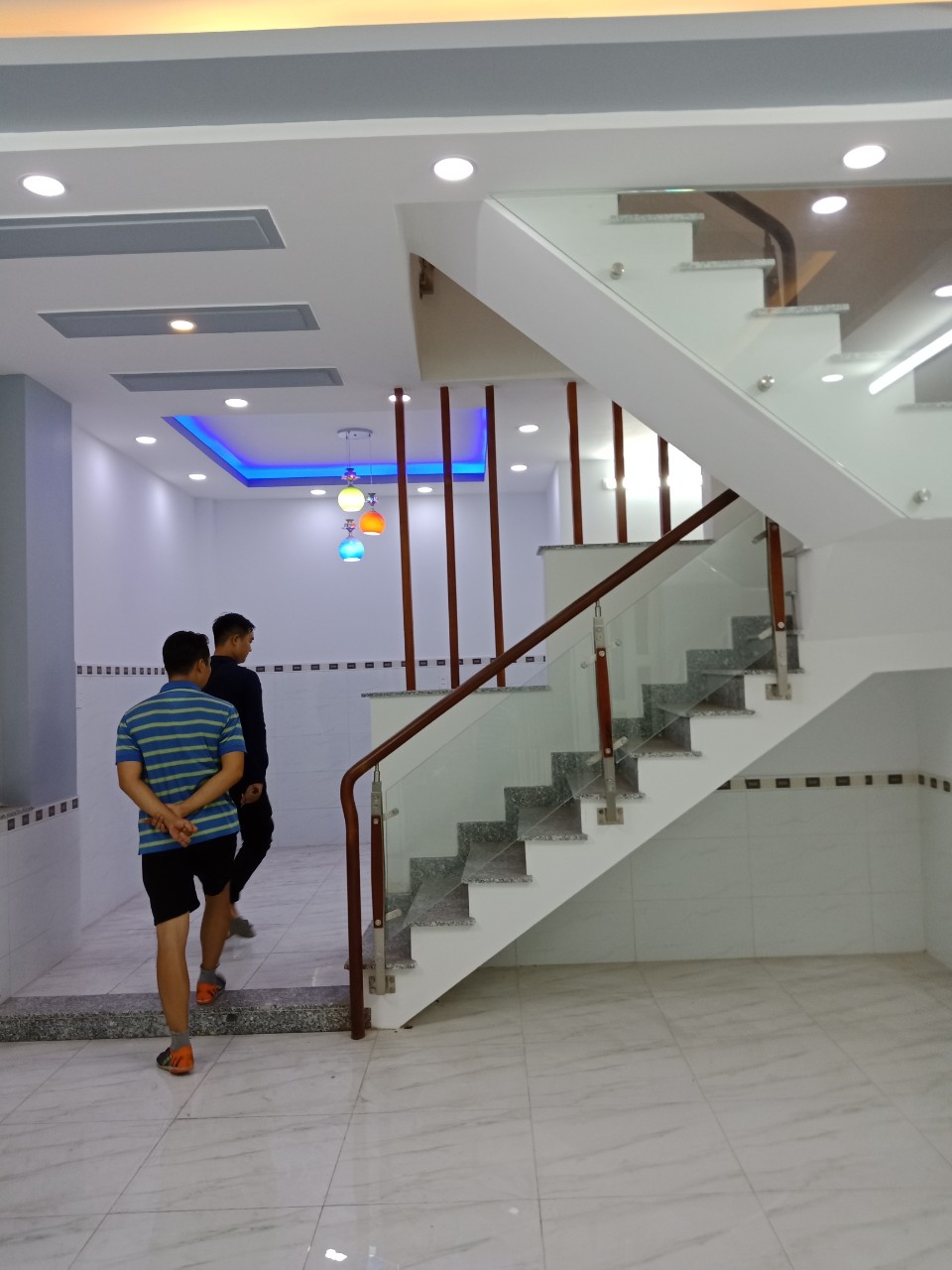 Bán nhà mặt tiền nội bộ Quang Trung, nhà 3 lầu, góc 2 mặt tiền, cho thuê 35tr/ tháng.