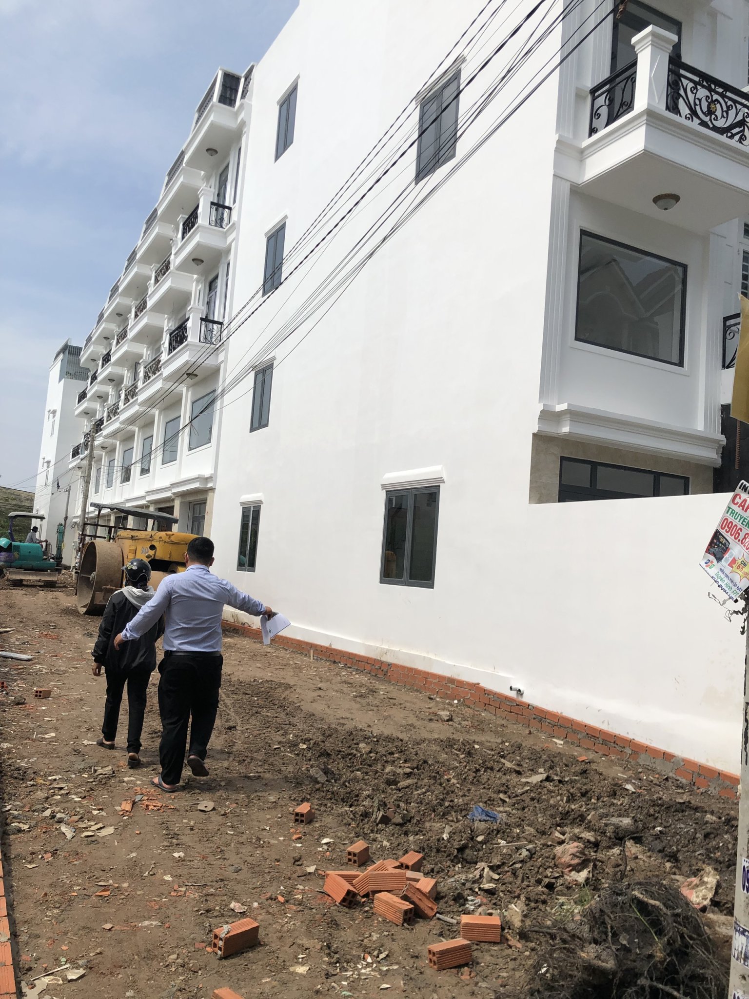 Bán nhà mới xây có nội thất 1 trệt, 2,5 lầu 4PN, 5 toilet, đường 6m, P. Thạnh Xuân, Q12 giá 3.65 tỷ