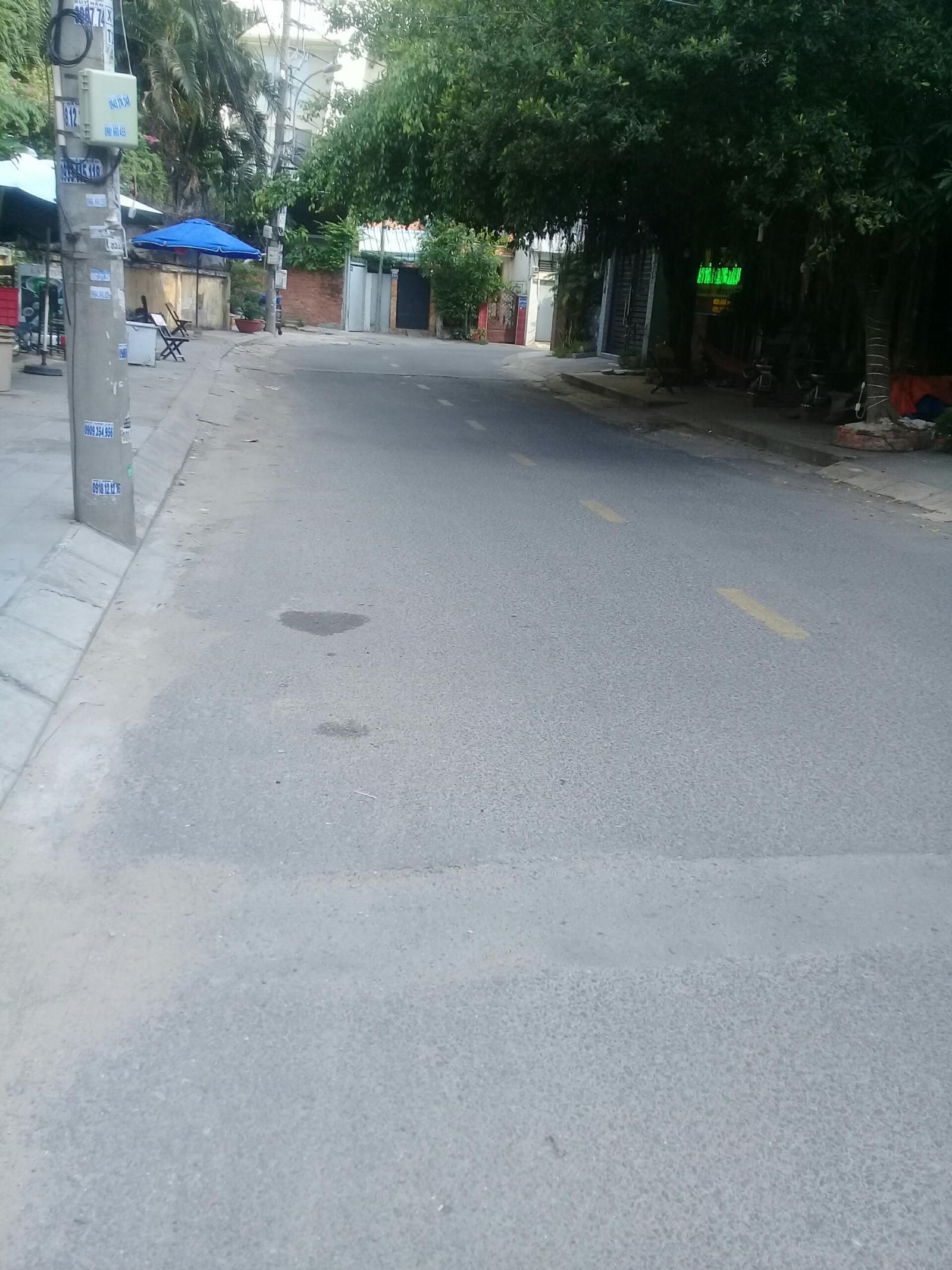 Bán nhà đường Nguyễn Văn Hưởng, P. Thảo Điền, Q2, DT: 10x11m, 13.2 tỷ, 0939395792