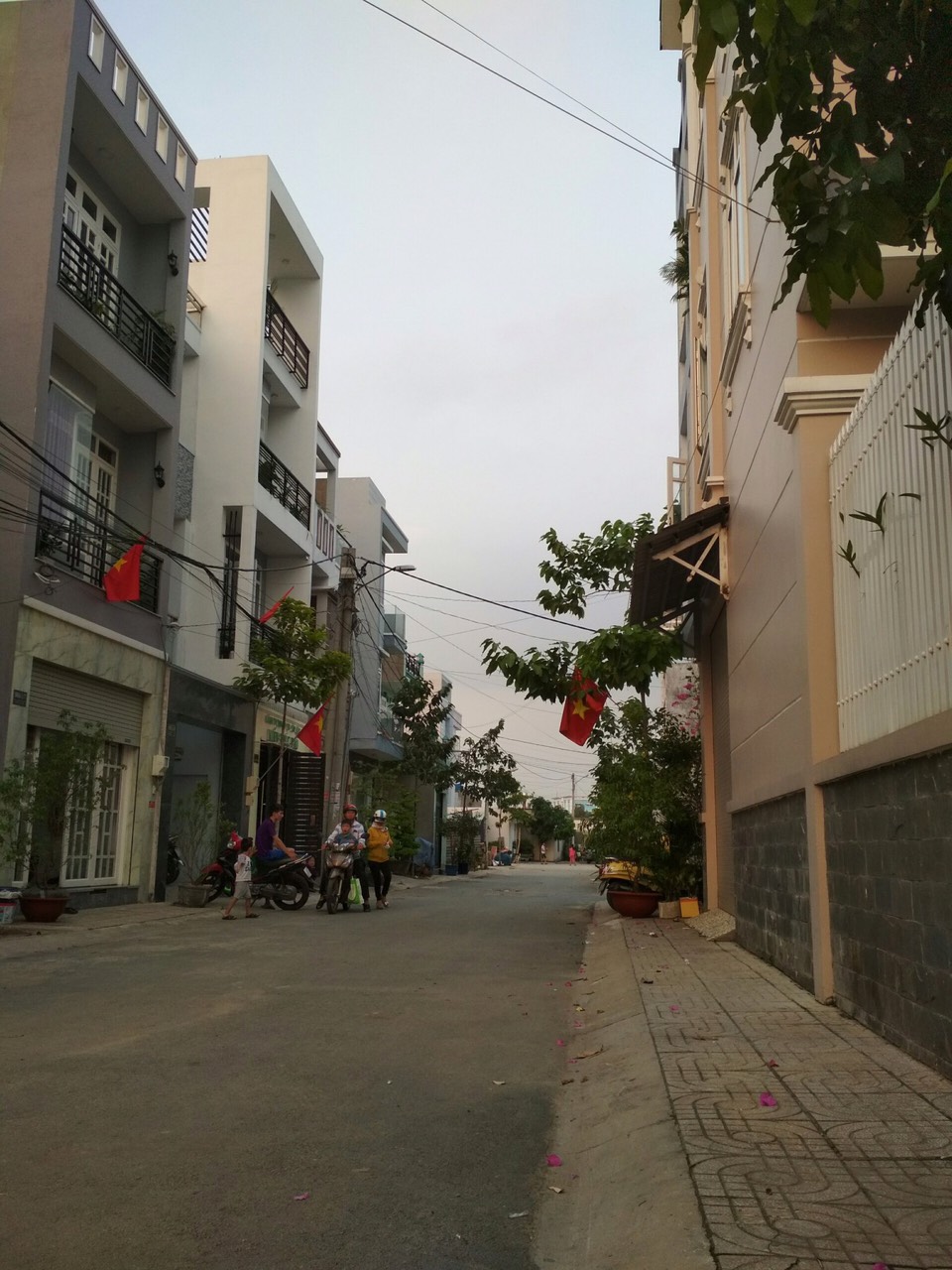 Cần bán nhà đường 980 Nguyễn Duy Trinh, Phú Hữu, Quận 9, giá 3.98 tỷ.