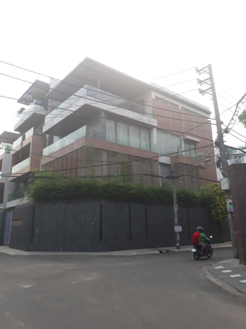 Bán nhà góc 2MT đường Nguyễn Hiền, p4, Quận 3. (6.4x10m), 3 lầu, giá 16 tỷ TL