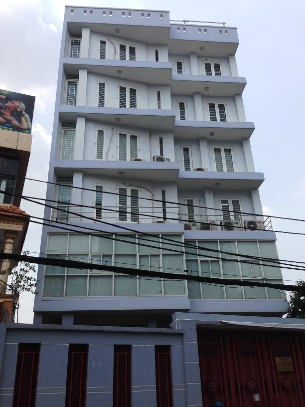Bán nhà mặt tiền Nguyễn Thị Minh Khai, diện tích: 4x20m vuông vức.