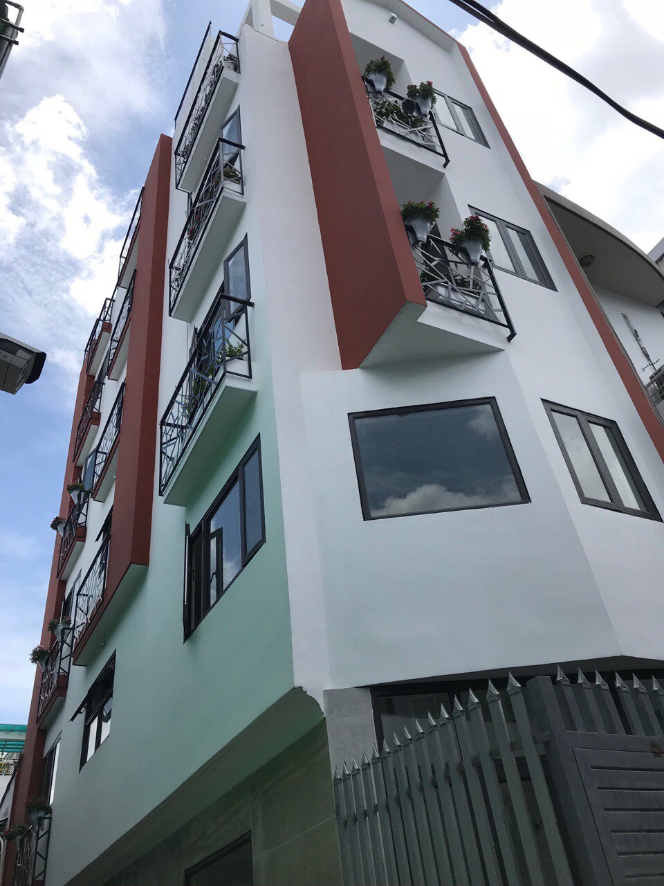 Tòa nhà hầm, 7 lầu đường D2, với mô hình 58 căn hộ dịch vụ, thu nhập 350 tr/ tháng 0936033188