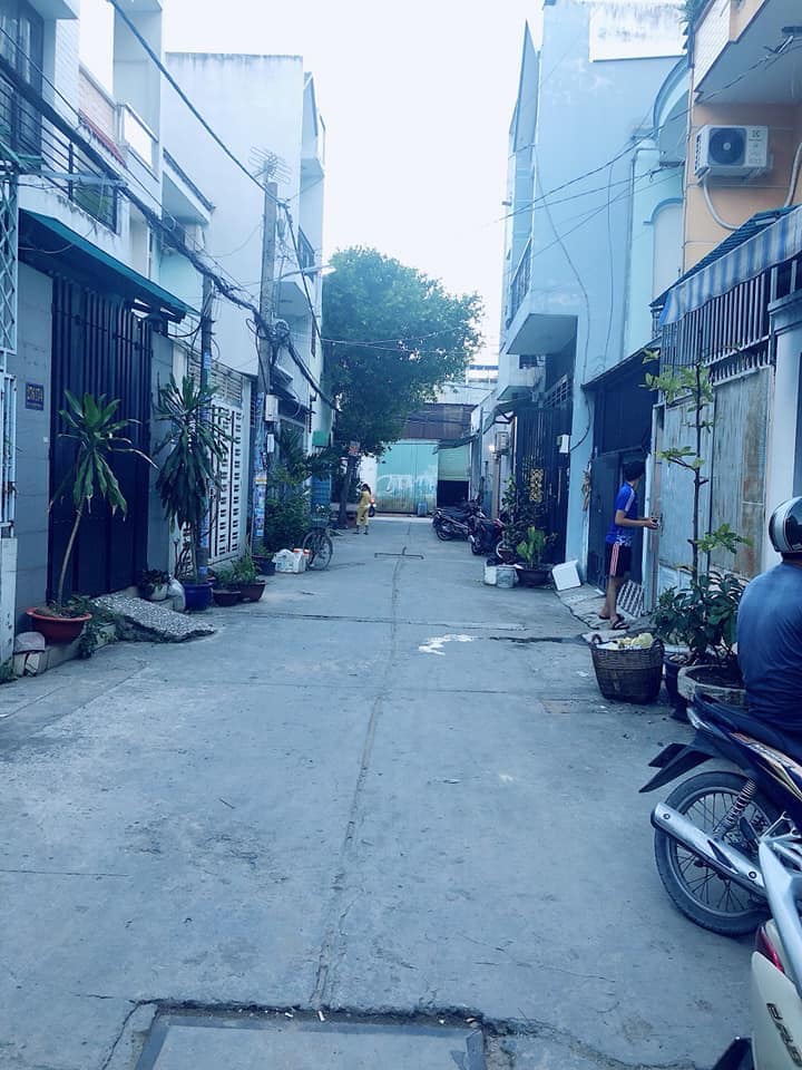 Cần bán gấp nhà Nguyễn Trãi, gần chợ Bàu Sen, gần ngã tư Nguyễn Trãi Lê Hồng Phong.
