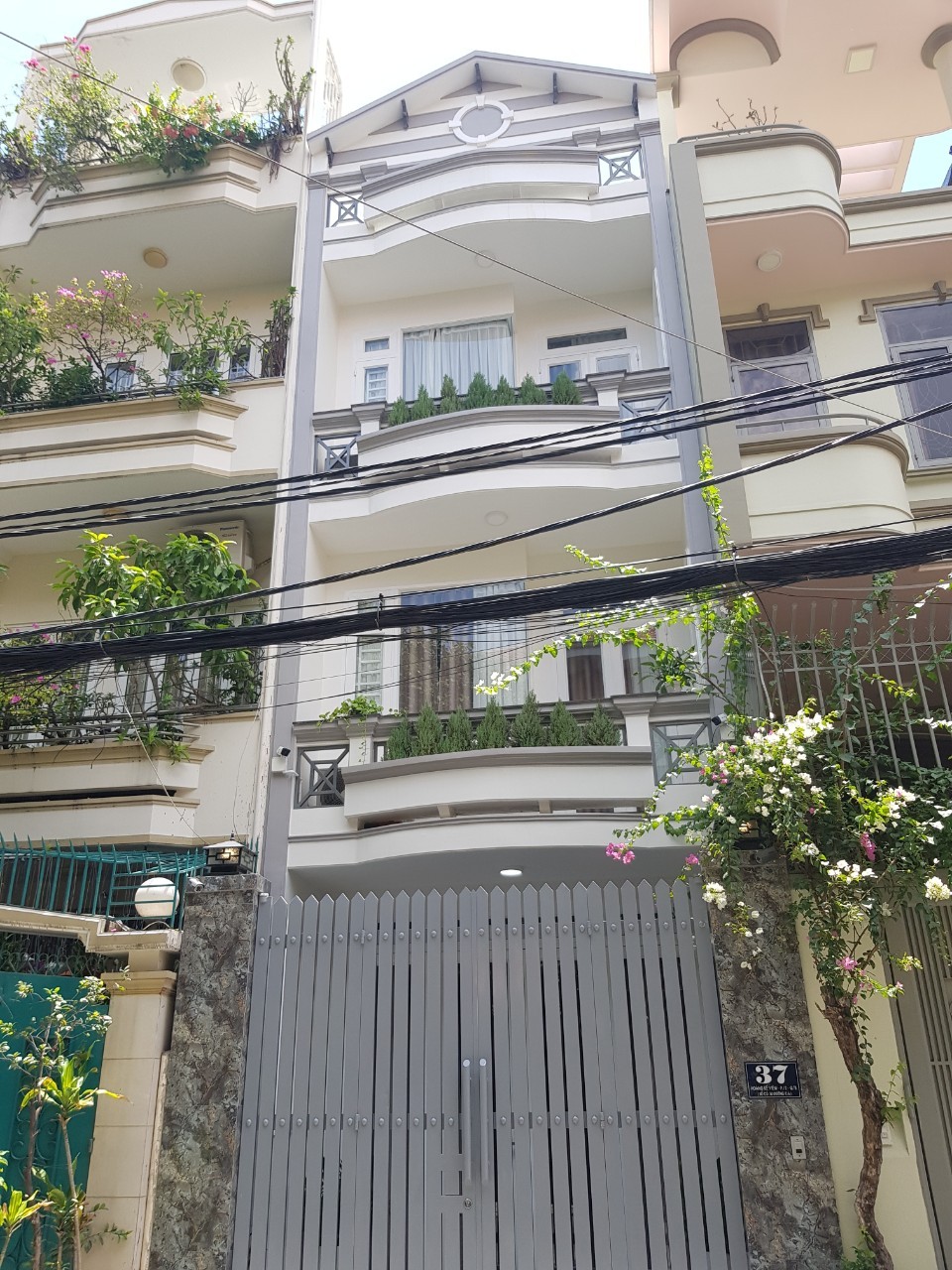 Bán Villa đường Trần Thiện Chánh, Q10, DT: 5mx23m, 1 hầm, 2 lầu, giá 19,5 tỷ