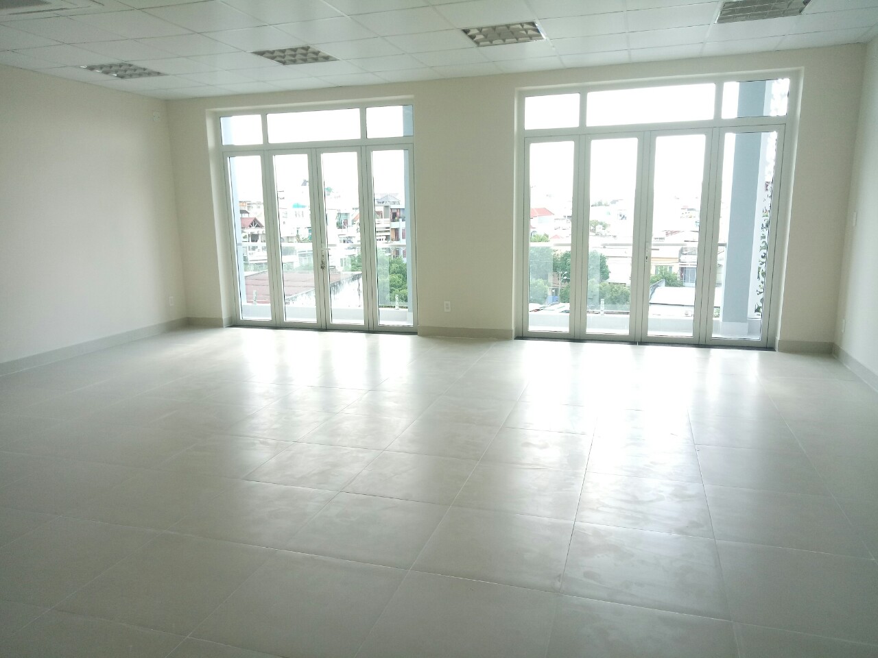 Cho thuê gấp tòa nhà vp ngã 4 Bảy Hiền Tân Bình 1400 m2 sàn -220tr/tháng