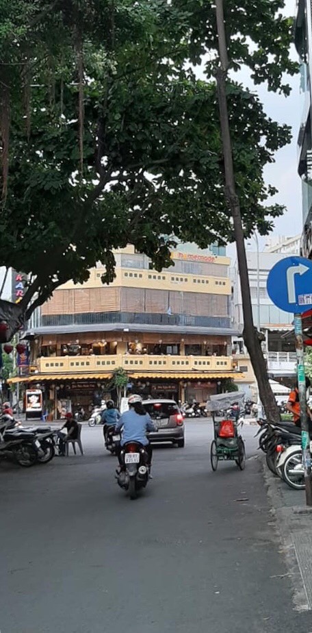 Bán khách sạn đường Hoa, phường 2, Phú Nhuận, 72m2, 5 lầu, 23.5 tỷ