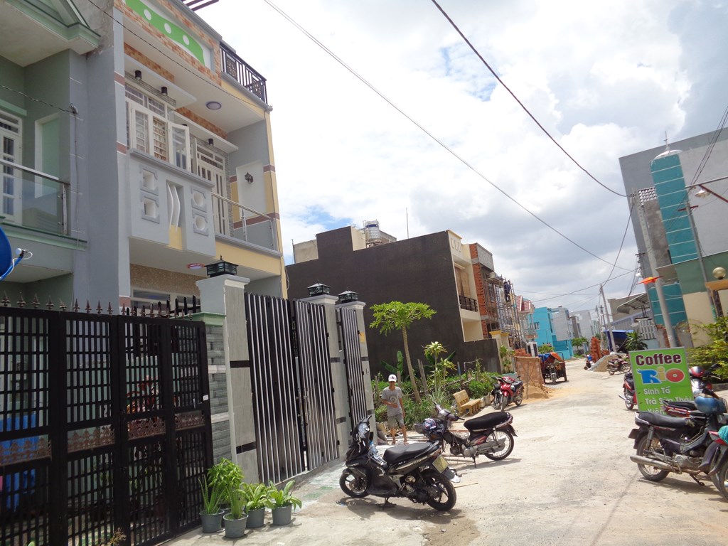 Bán nhà  ngay chợ Phú Lạc, 5x10m, nhà 1 lầu, Ql50