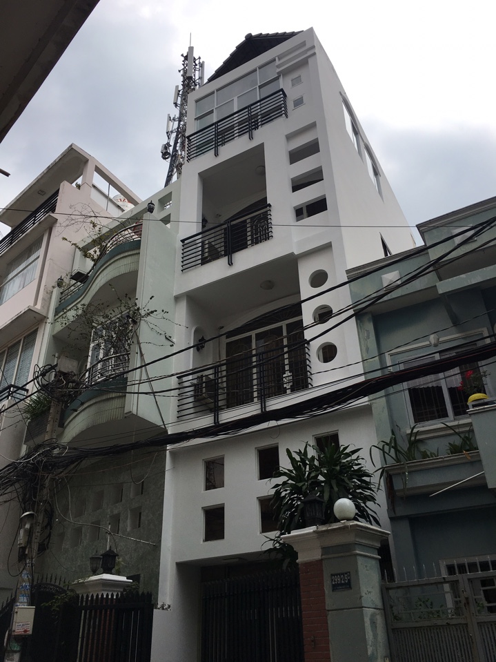 Bán nhà 2 mặt tiền đường Trần Phú - Nguyễn Tri Phương, Quận 5. (4x20m) 1 trệt, 6 lầu, thang máy
