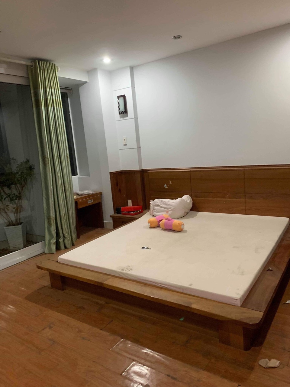 Kẹt tiền nên bán nhanh căn nhà mặt tiền Trường Sa, DT: 4.5x19m, giá: 18 tỷ còn thương lượng