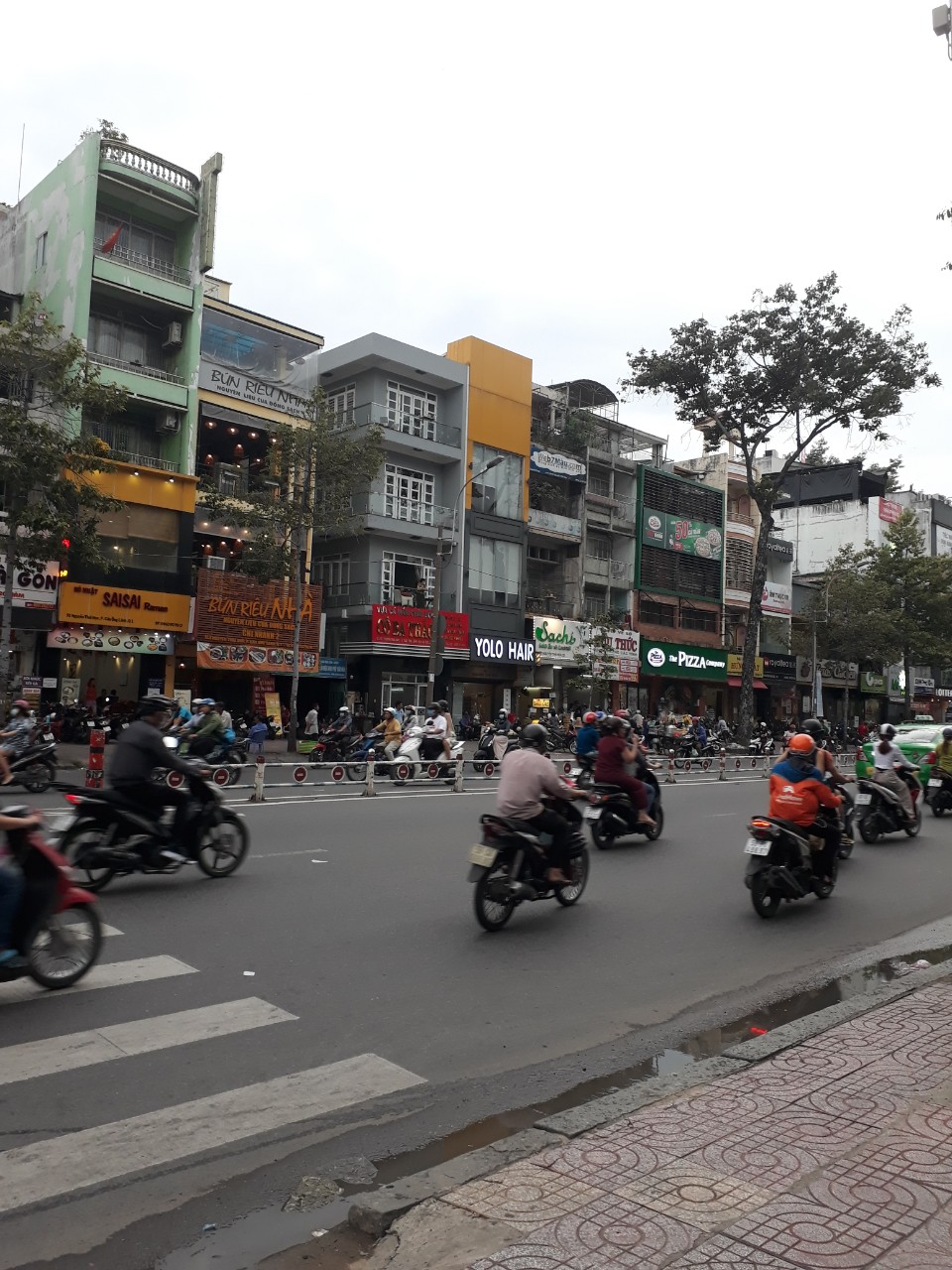 Chính chủ bán gấp nhà HXH 180 Lạc Long Quân, quận 11, DT: 4x16m nở hậu 4,2m, giá 8.8 tỷ TL