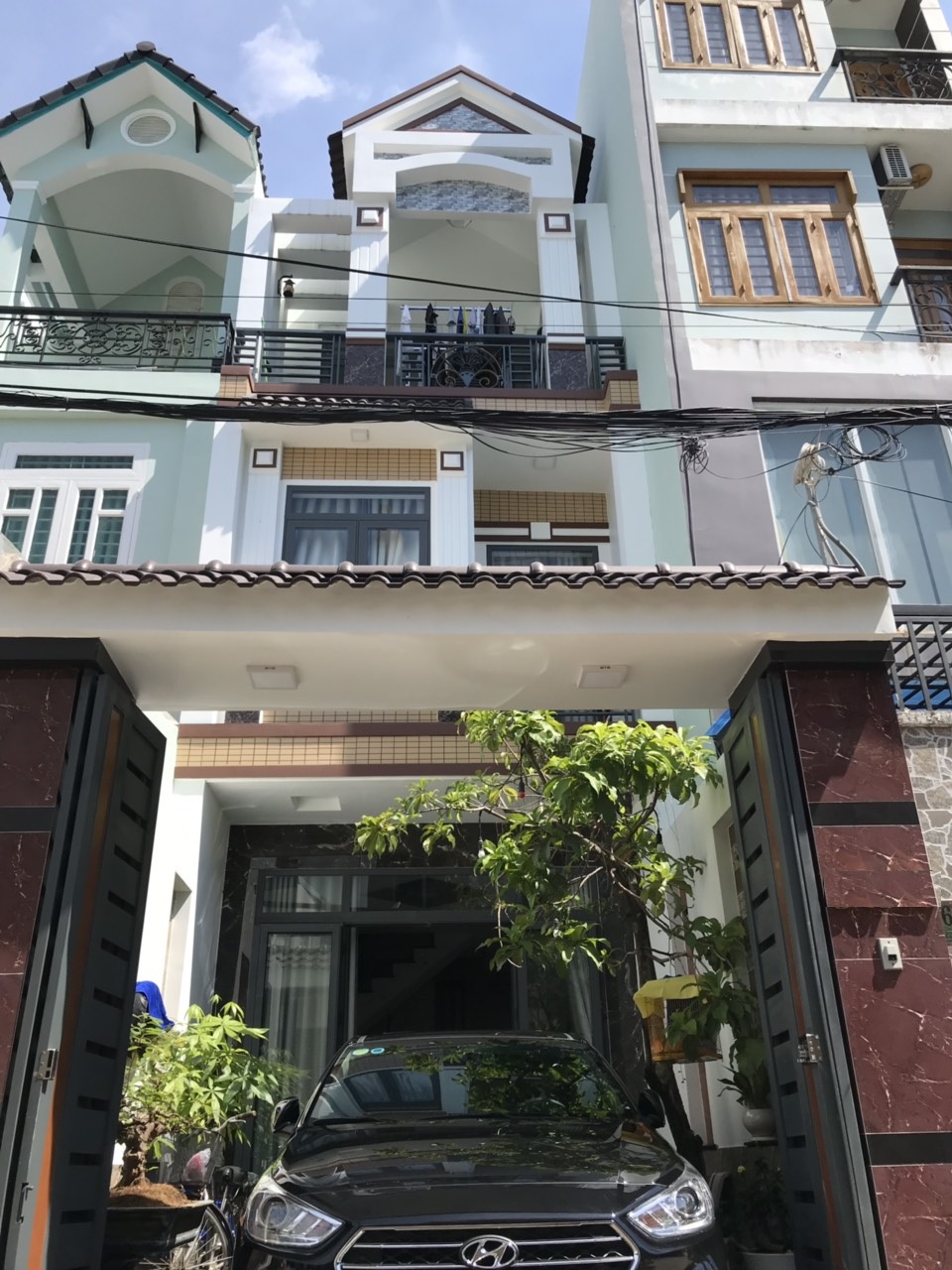 Bán nhà 1 trệt 2 lầu sân xe hơi, đường Nguyễn Trưng Nguyệt, Bình Trưng Đông, quận 2.