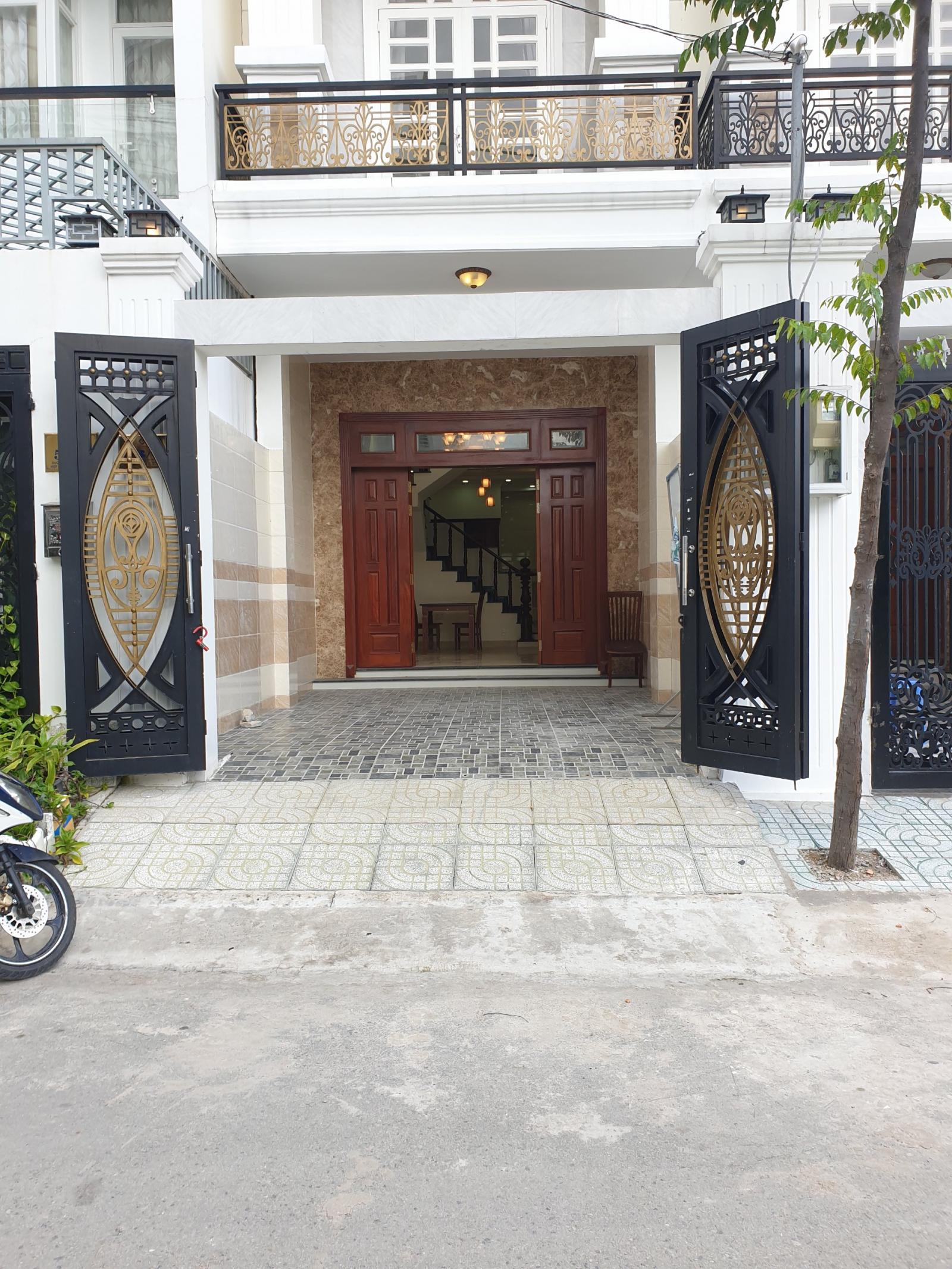 Bán nhà mặt tiền đường số 10, cạnh Co-op Mart Bình Triệu, cạnh Thủ Đức House
