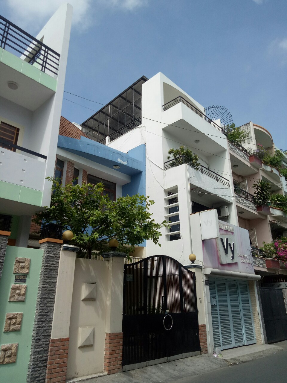Bán nhanh căn nhà HXH quay đầu Trần Phú gần Nguyễn Văn Cừ. Giá chỉ: 7.2 tỷ TL
