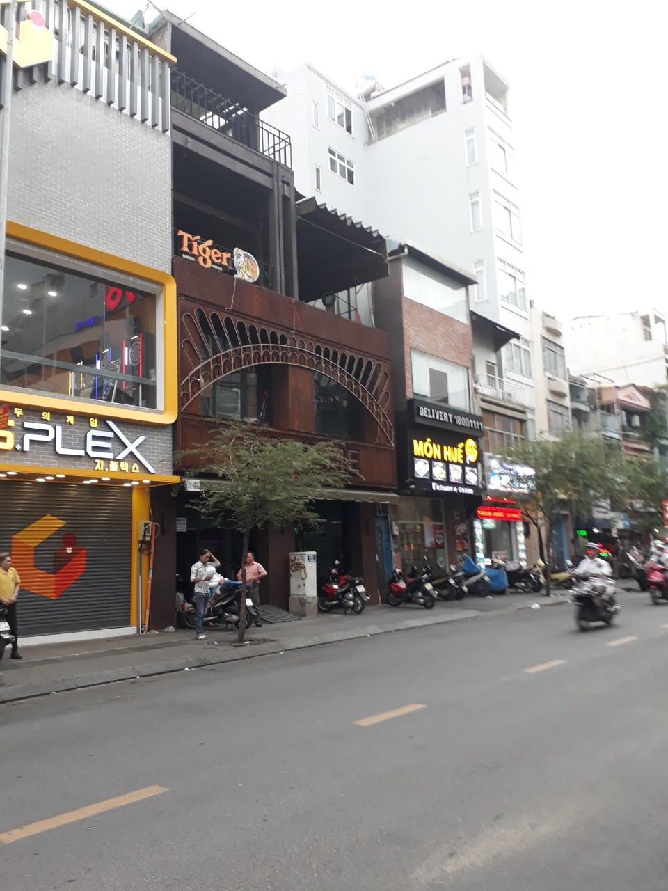  Bán gấp tòa nhà 6 lầu Nguyễn Trãi - quận 5. (5.25x20m), HĐ thuê 70 tr/th giá cực rẻ