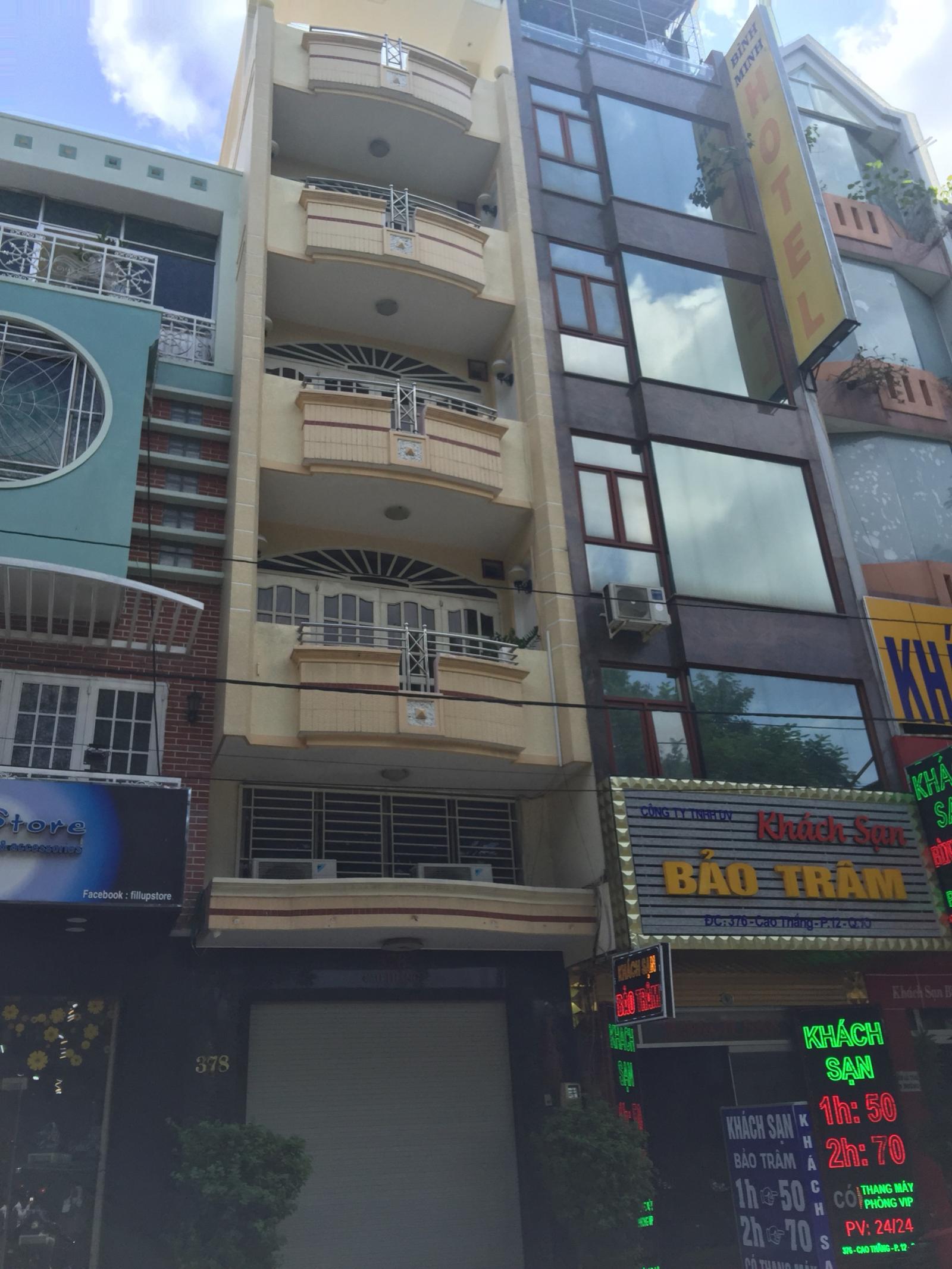 Cho thuê nhà 9 PN, HXH Nguyễn Tri Phương q10, 4x16m 5 tầng. Giá 34 triệu