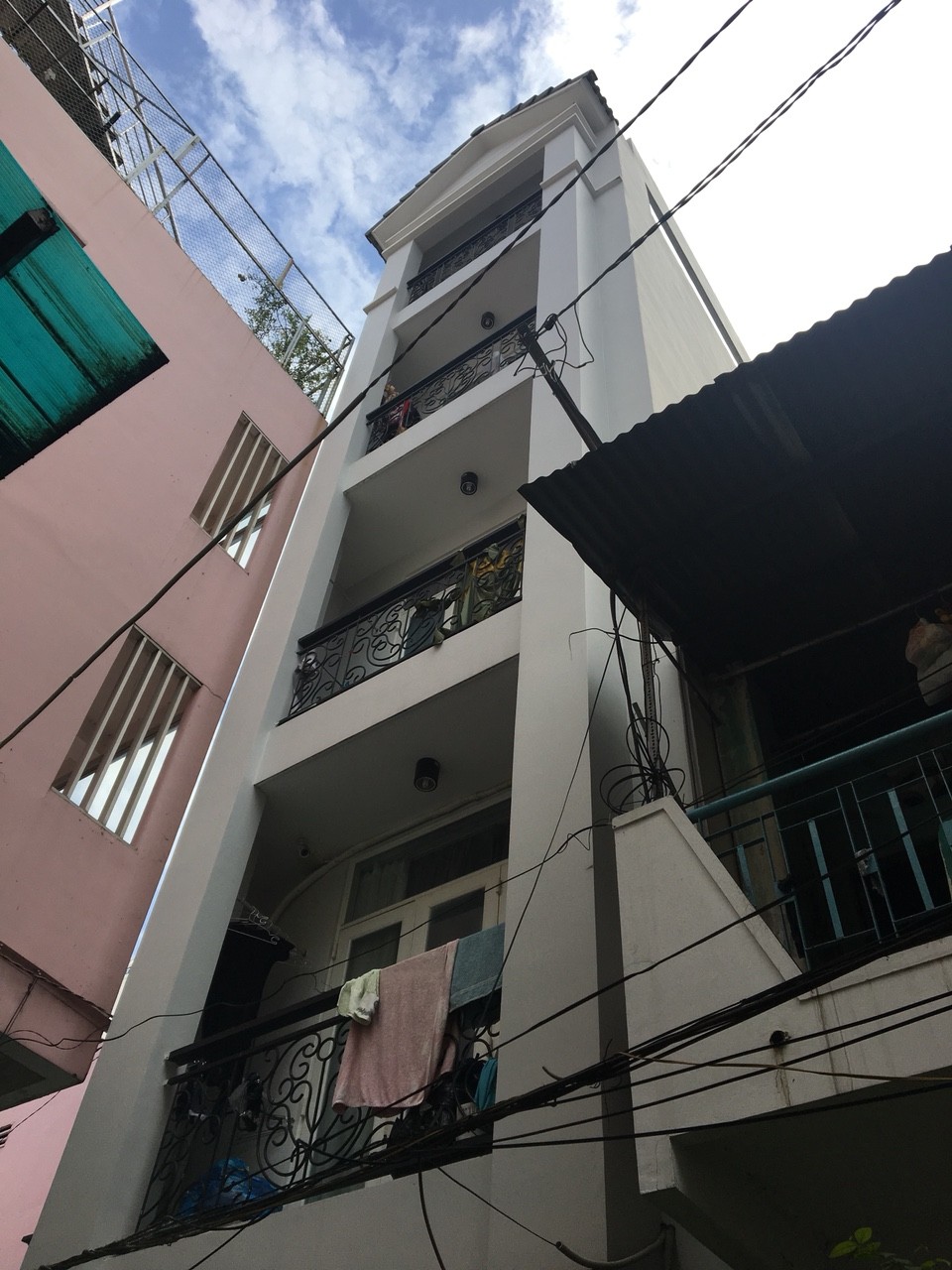 Chính chủ bán nhà mặt tiền Phan Văn Trị, (4,2m x 12m), giá chỉ hơn 12 tỷ