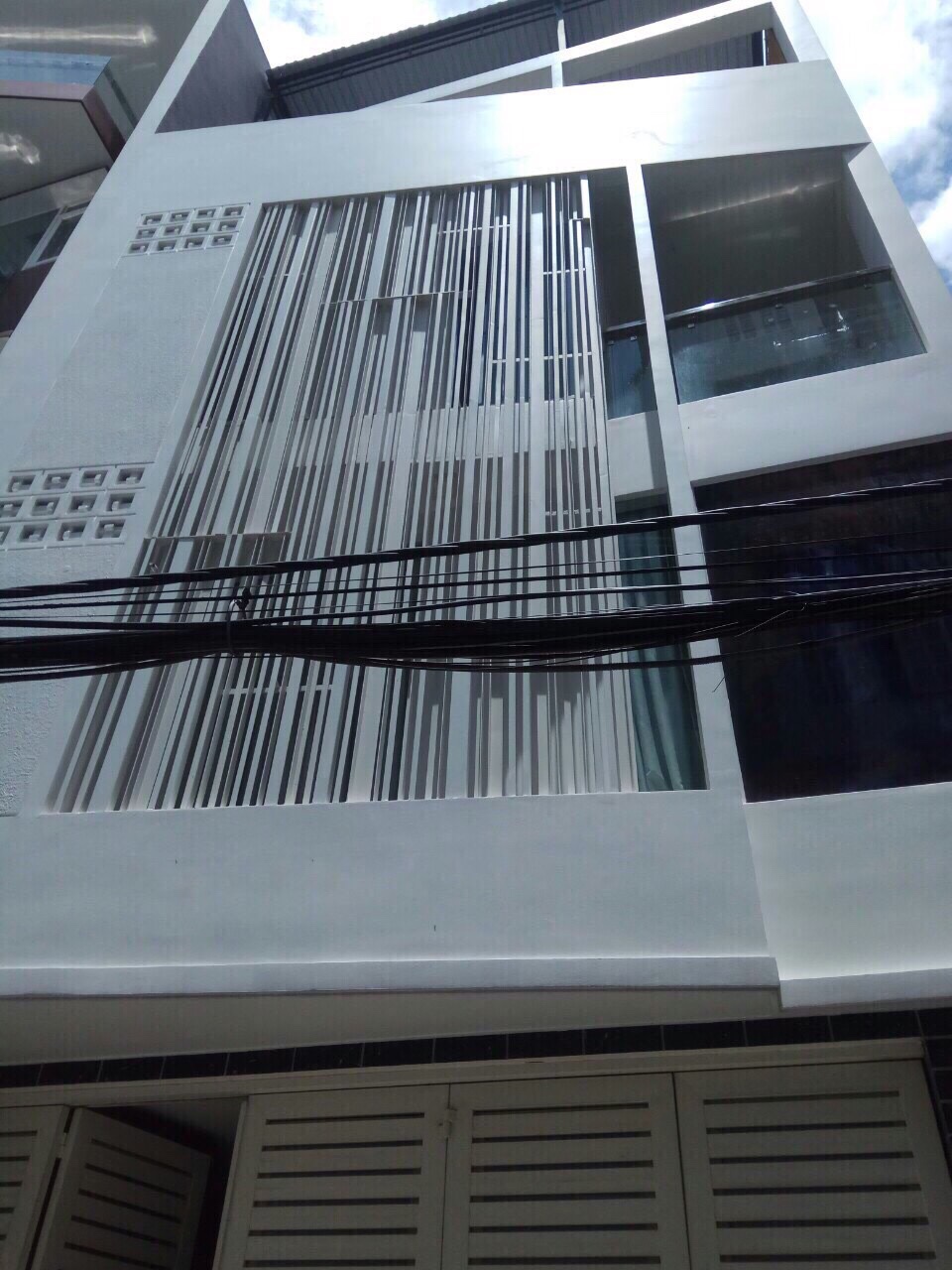 Bán nhà góc 2 MT hẻm Điện Biên Phủ, P17, HĐT 50 tr/th 6,5x20m, cách MT 30m, 3 lầu, giá 15 tỷ