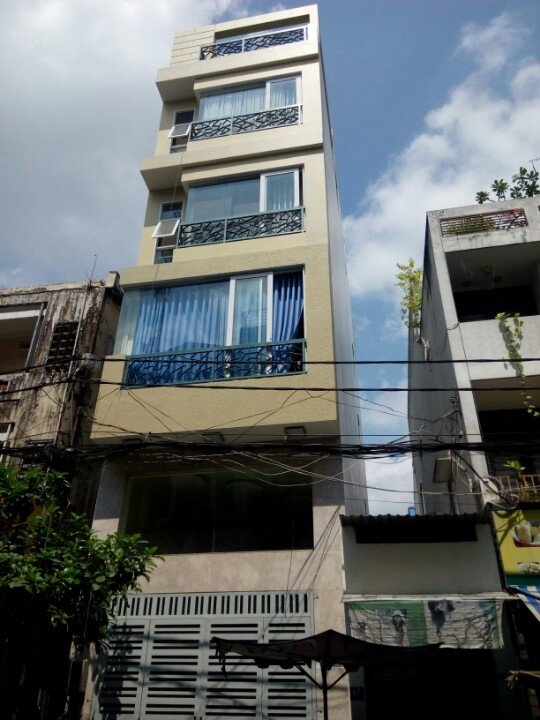 Bán gấp căn hộ dịch vụ 18 phòng full nội thất đường Nguyễn Trãi (5.5x20) m2, giá chỉ: 15.5 tỷ
