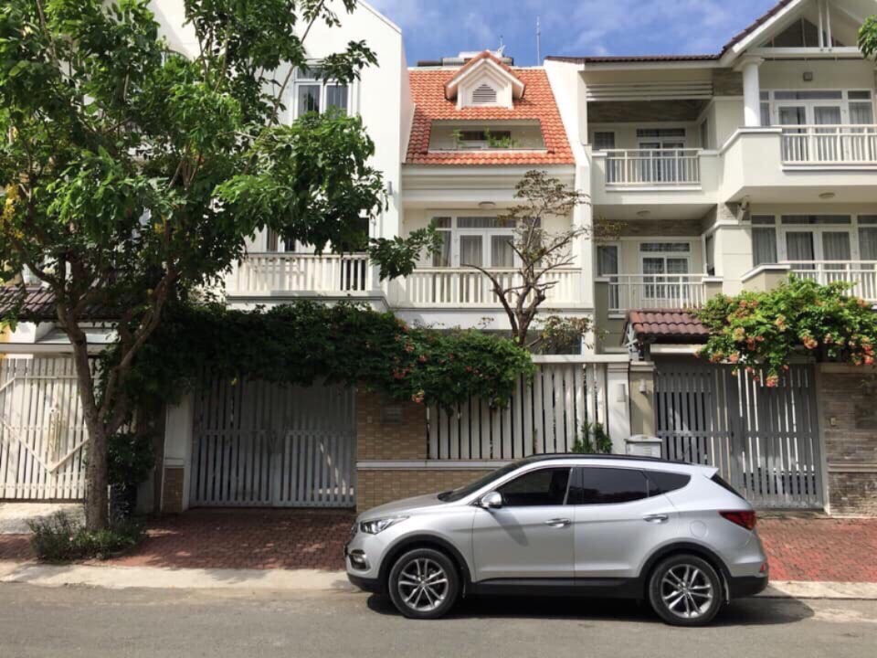 Cần bán biệt thự Nam Long Trần Trọng Cung, đường số 8, 8x24, 2 lầu, 6 phòng ngủ, garage 0908743068
