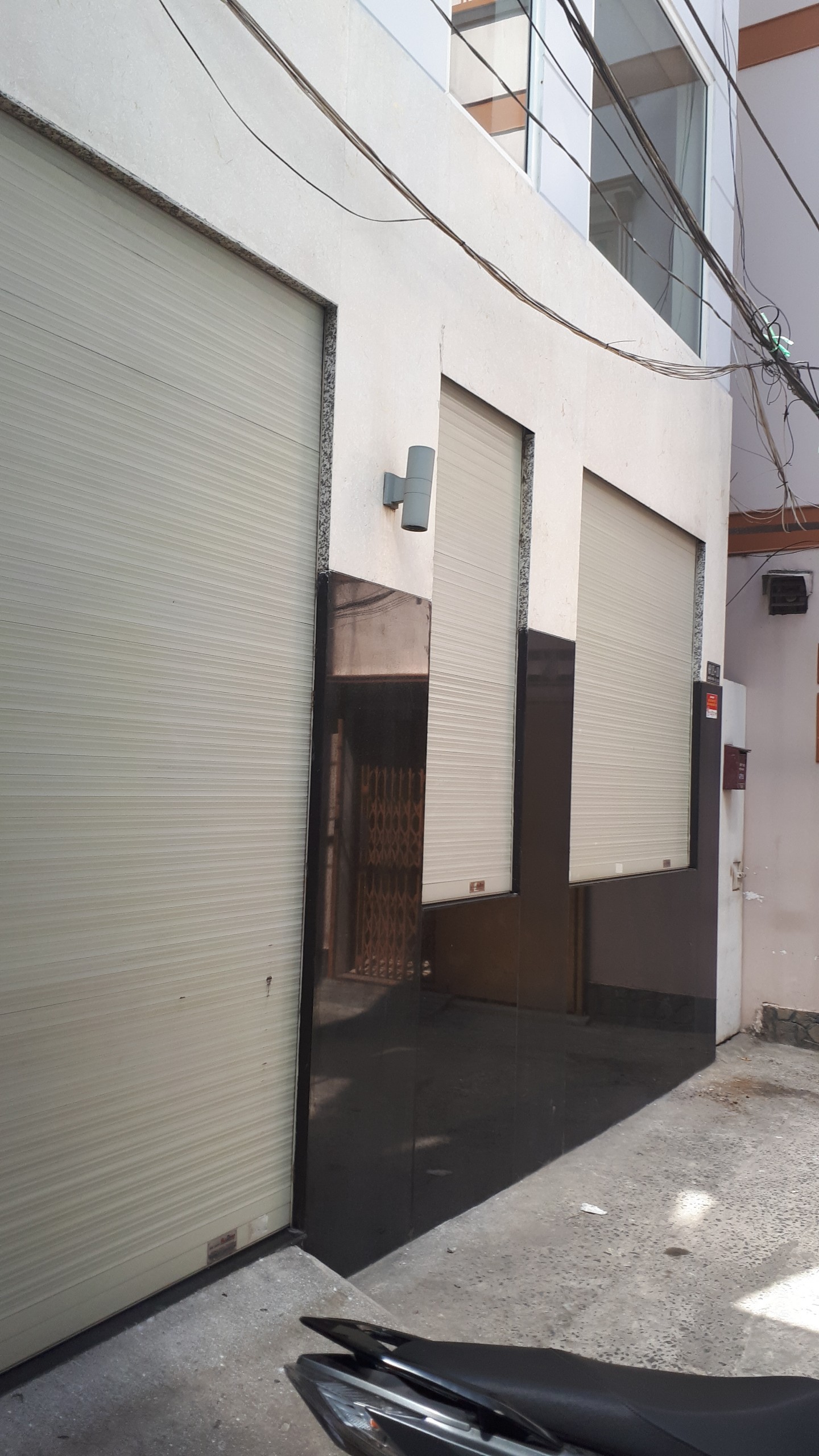 Bán gấp villa đường hẻm xe hơi đường Trần Hưng Đạo, Q5, DT 6x12m, nội thất cao cấp