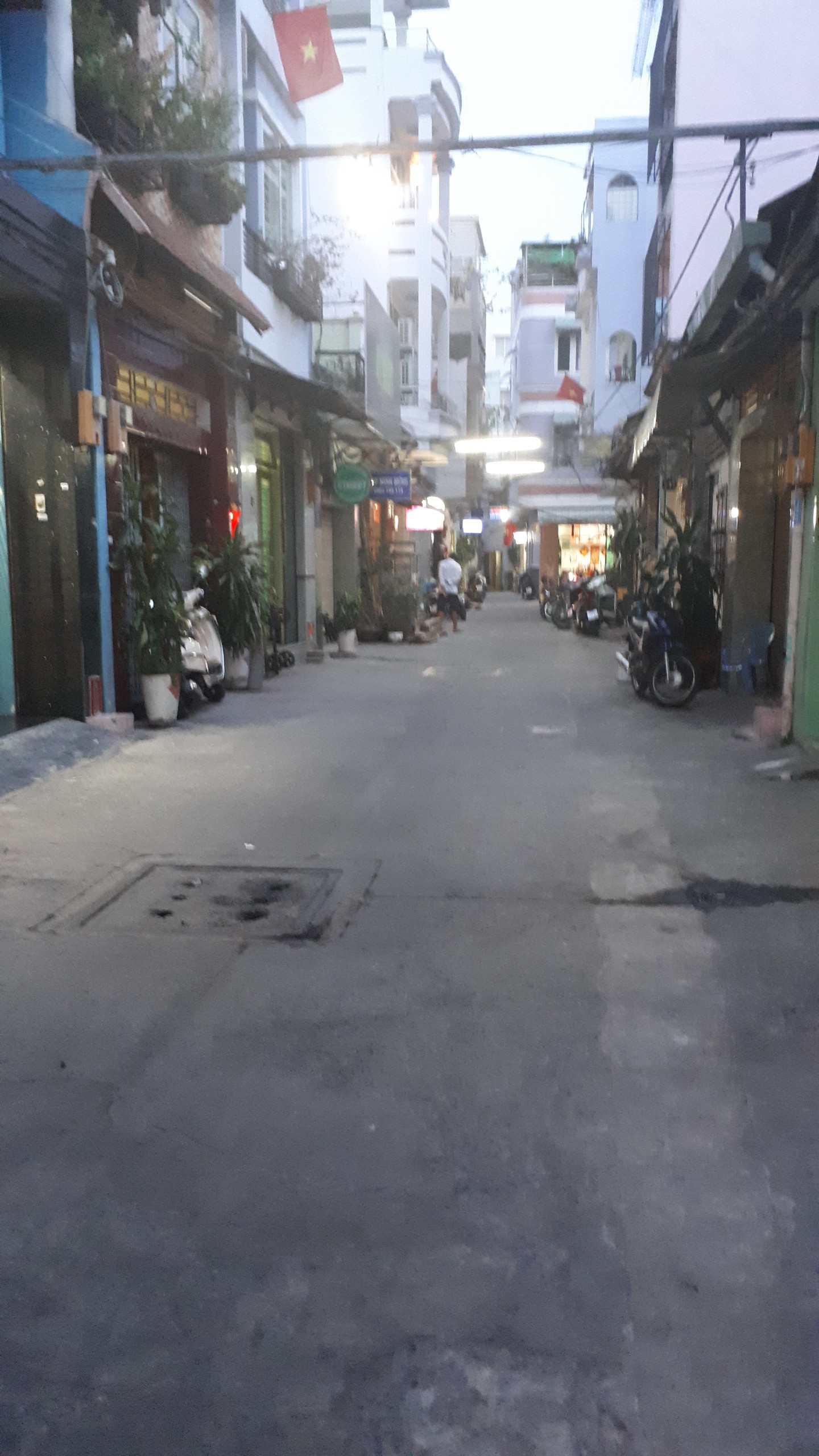 Chính chủ bán mặt tiền đường Trần Hưng Đạo, quận 5.DT 4,6x18m, 5 lầu, giá 32 tỷ