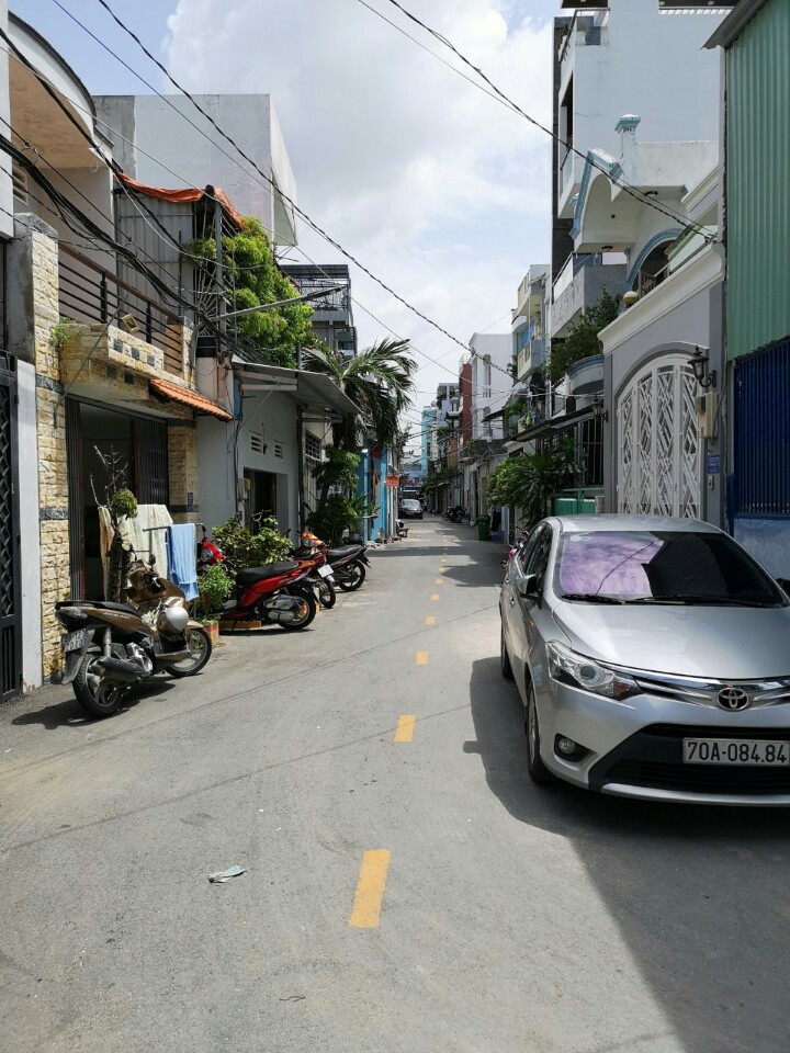Cần bán nhà hẻm xe hơi 502 Huỳnh Tấn Phát Quận 7, Dt 4,2x12m, 1 trệt 1 lầu. Giá 4,5 tỷ.