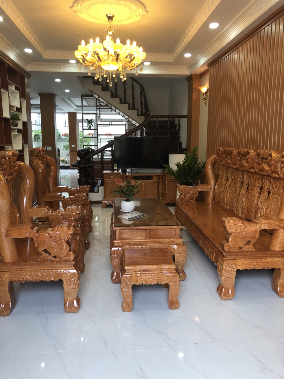 Cần bán biệt thự Long Lanh Savimex Phú Thuận, Quận 7, Dt7x29m, 1 trêt 2 lầu, áp mái. Giá 17,8 tỷ