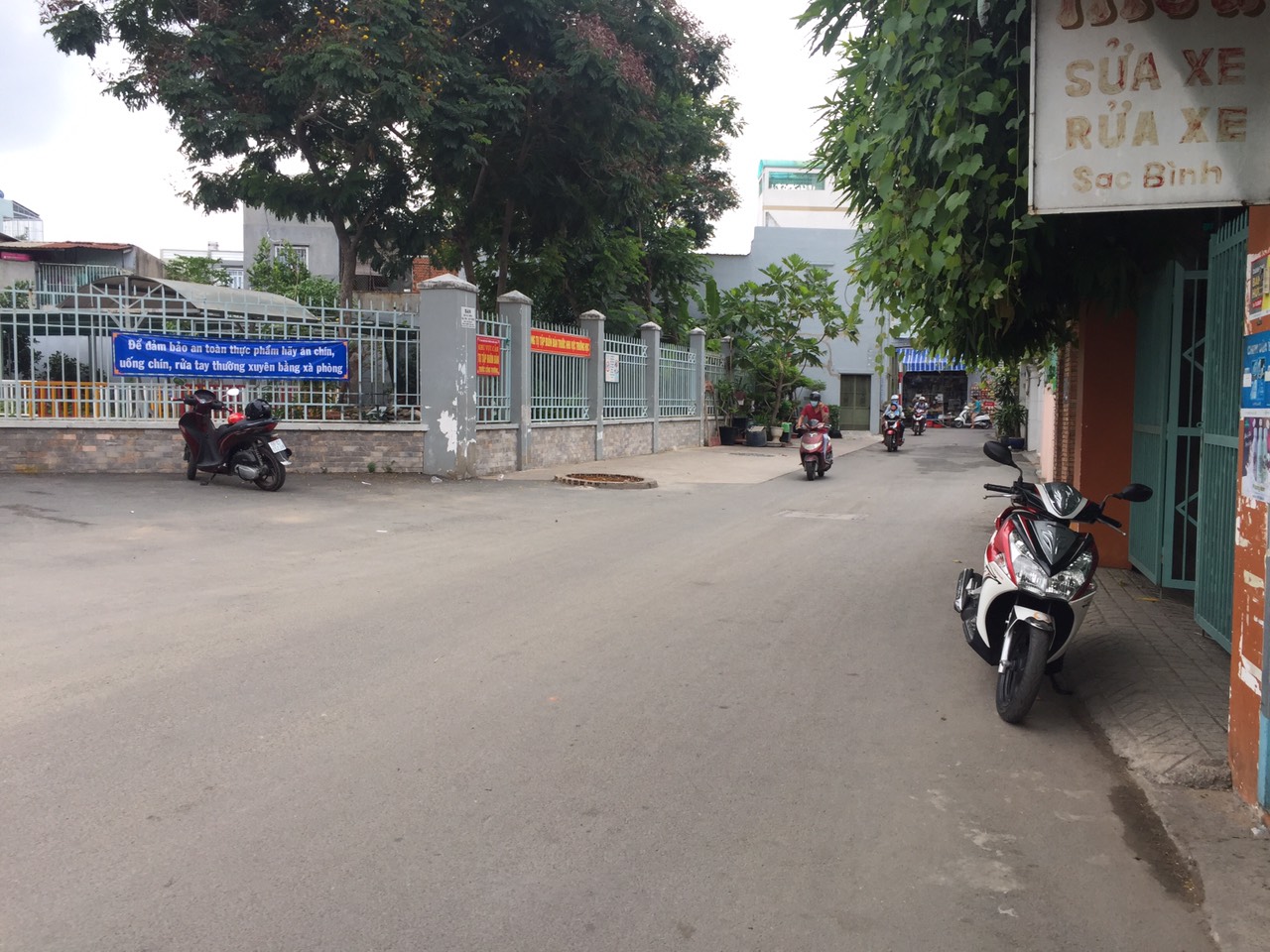 Bán nhà mặt tiền kinh doanh đường 359, Phước Long B, Quận 9, DT: 149 m2 - 8.5 tỷ