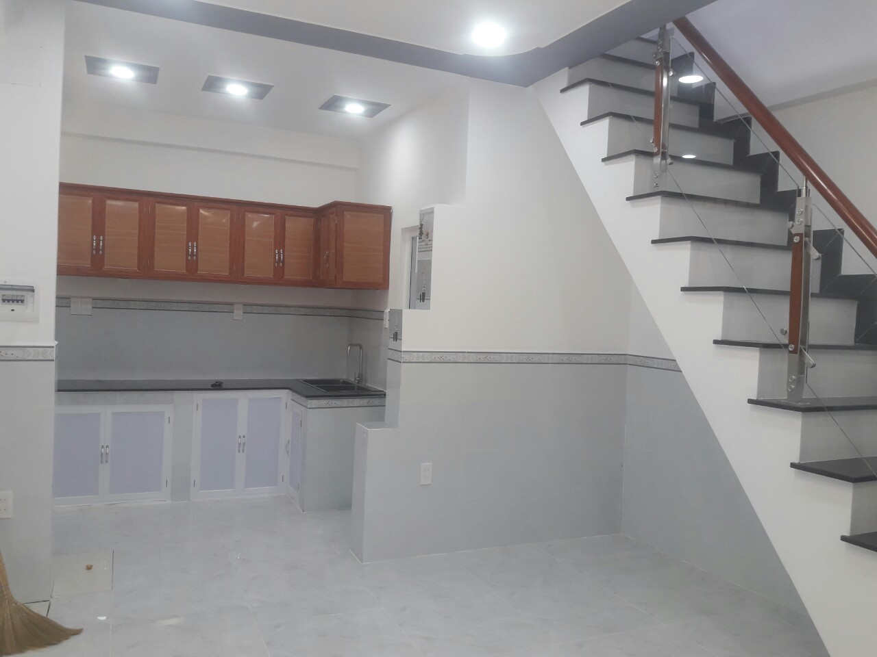 Đầu tư lời ngay 2 tỷ bán nhà MT Lão Tử, góc Châu Văn Liêm, Q5, DT: 4x17m, giá chỉ 11.8 tỷ