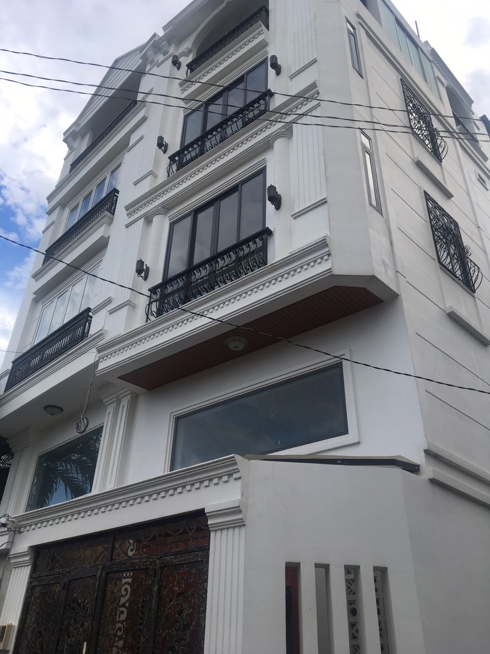 Bán nhà 3 lầu, 2 mặt tiền hẻm 10m đường Dương Quảng Hàm, P5, Gò Vấp