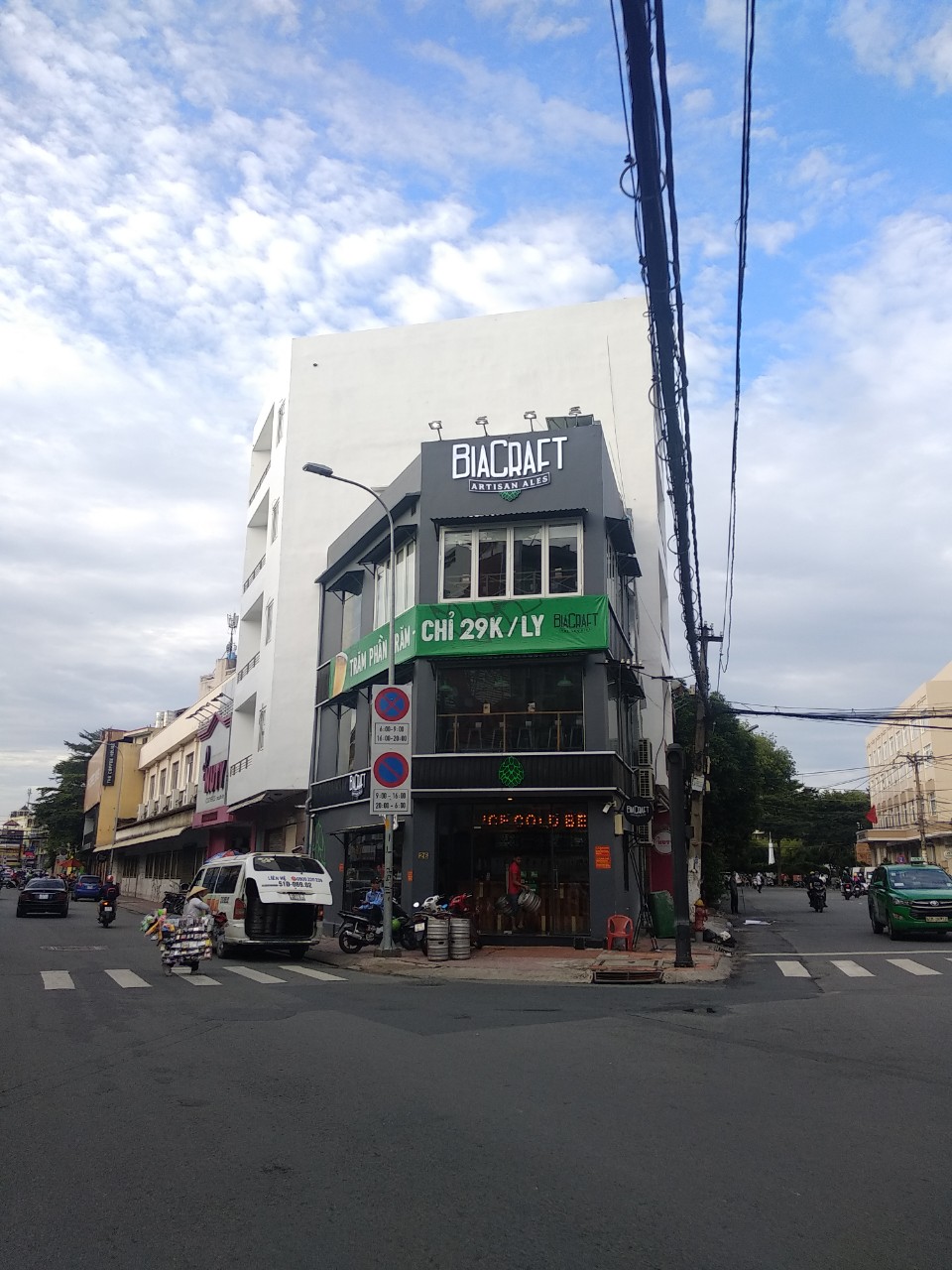 Bán nhà góc 2 mặt tiền đường Lạc Long Quân Tân Bình, 4.2x27m, 3 lầu mới, đang kinh doanh tốt