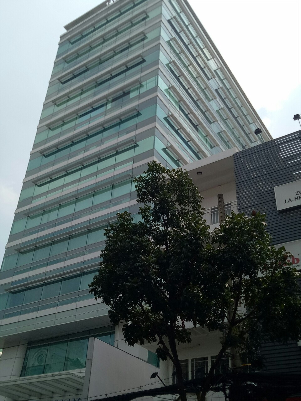 Bán tòa nhà căn hộ dịch vụ khu Bạch Đằng, Bình Thạnh. DT: 6m x 25m, 1 hầm, 7 lầu, giá: 31 tỷ