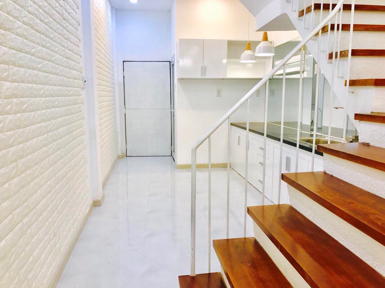 Bán gấp nhà hẻm 6m Lê Văn Thọ, P11 .DT 5,5 x 30m. 2 lầu.Giá 9 tỷ  