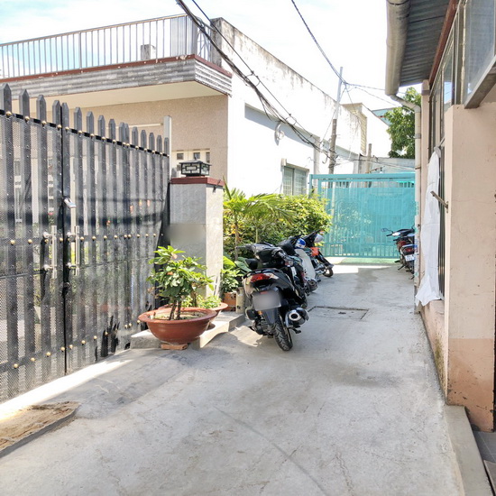 Bán gấp nhà phố 2 lầu hiện đại hẻm 881 Huỳnh Tấn Phát, P. Phú Thuận, Quận 7