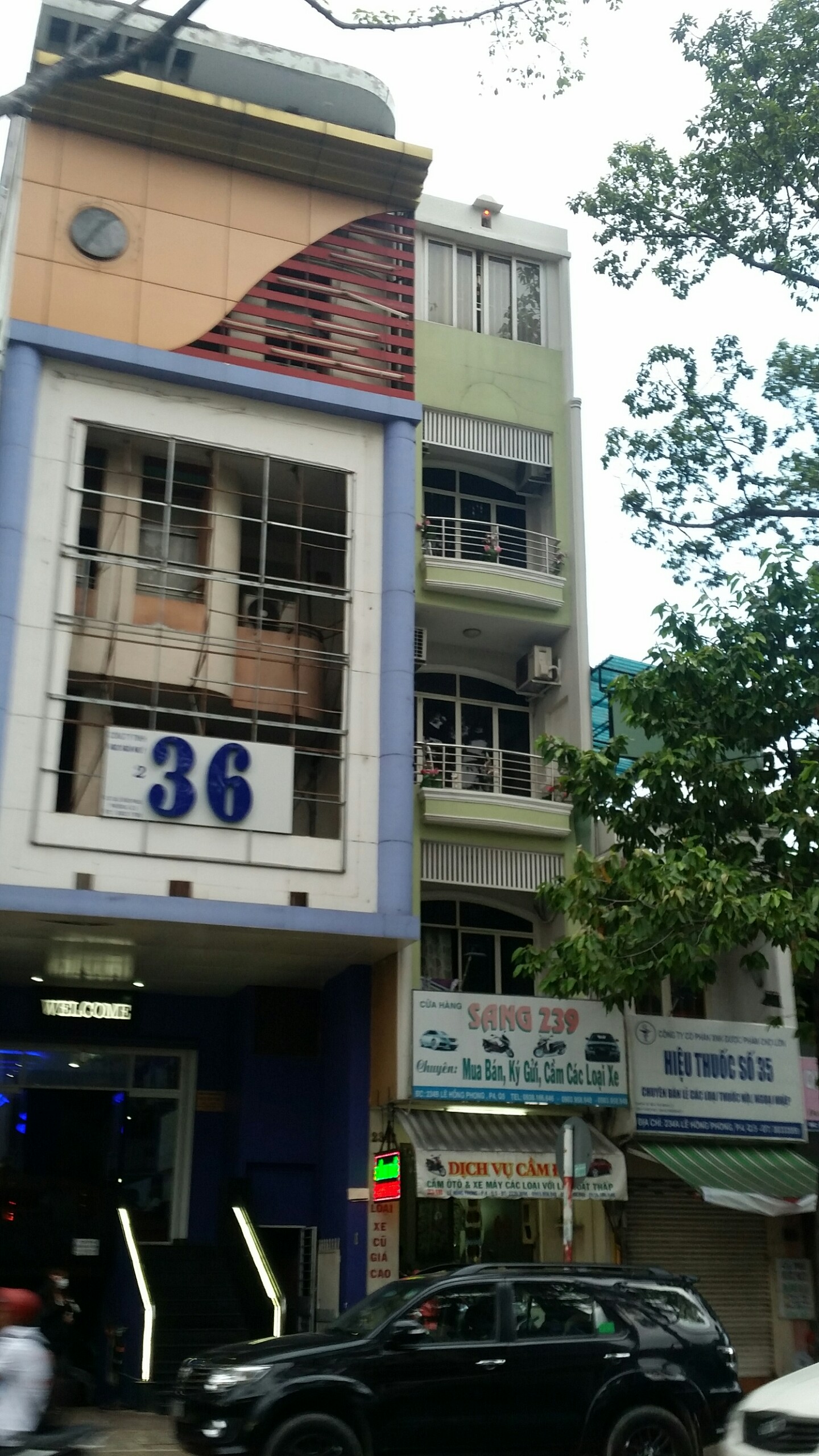 Nợ ngân hàng bán gấp nhà mặt tiền đường Nguyễn Văn Cừ, Quận 1, (4.5x22m), giá 25 tỷ