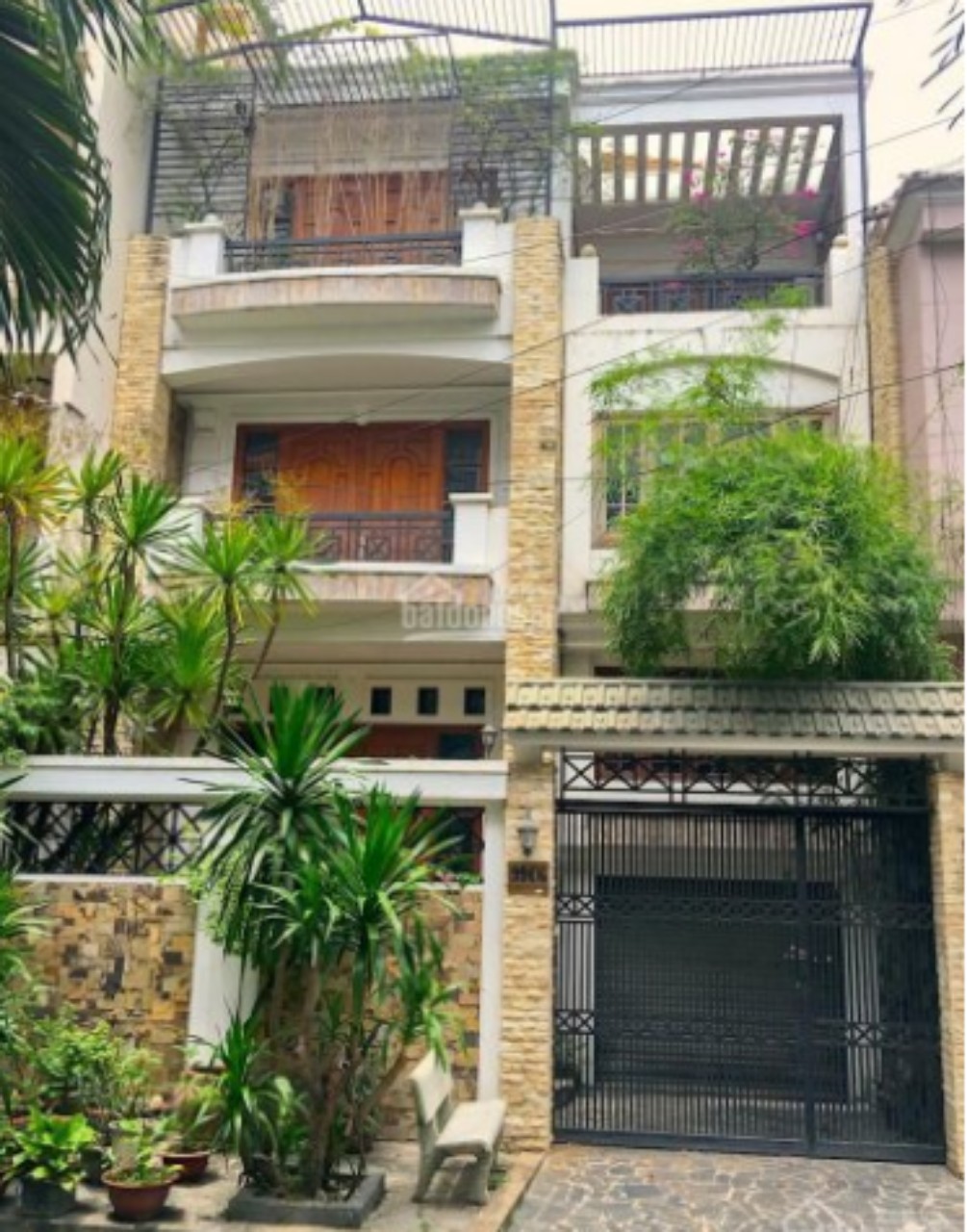Cần bán căn nhà HXH  Bùi Thị Xuân gần Lê Văn Sỹ , Tân Bình: Dt 4,2x27m - lửng 3 lầu