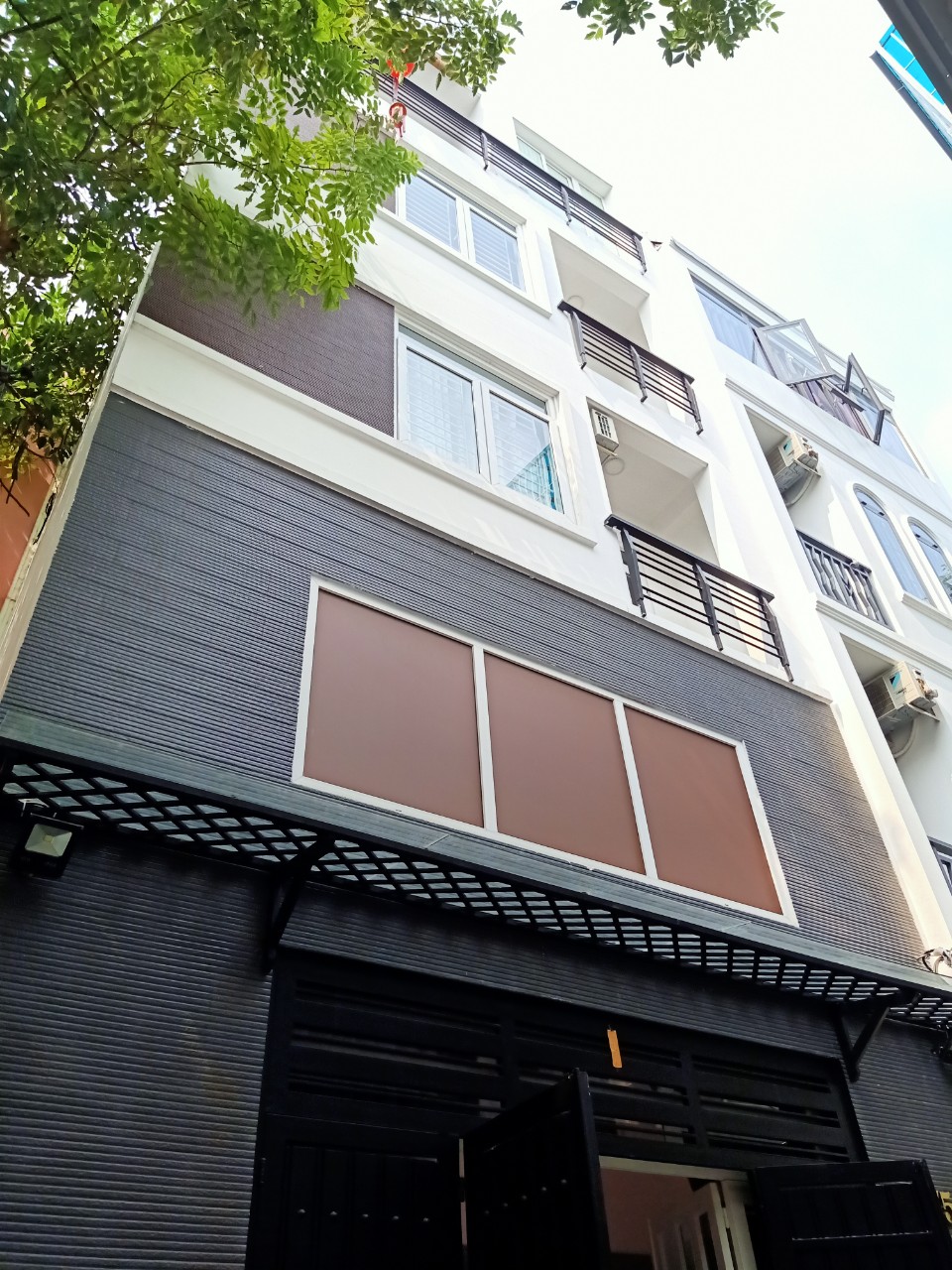 Bán nhà mặt tiền An Dương Vương, phường 3, quận 5. DT: 4.1x14m, 2 lầu giá chỉ 27.9 tỷ TL