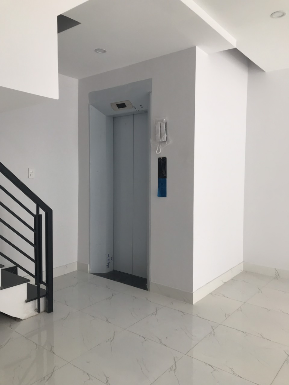Mặt tiền 7m Bình Thạnh chỉ 8ty, Nhà mới xây sổ 2019, có thang máy